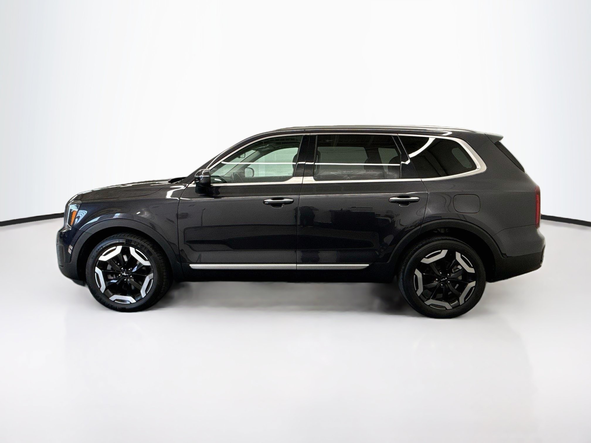 Used 2025 Kia Telluride S SUV