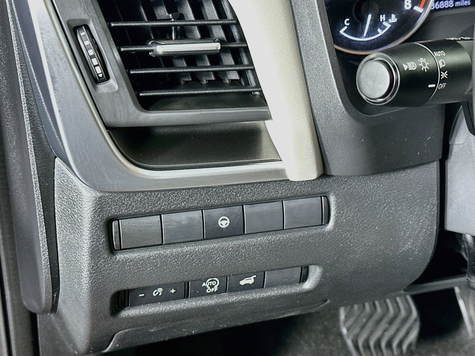 2025 Nissan Rogue SV - Photo 14