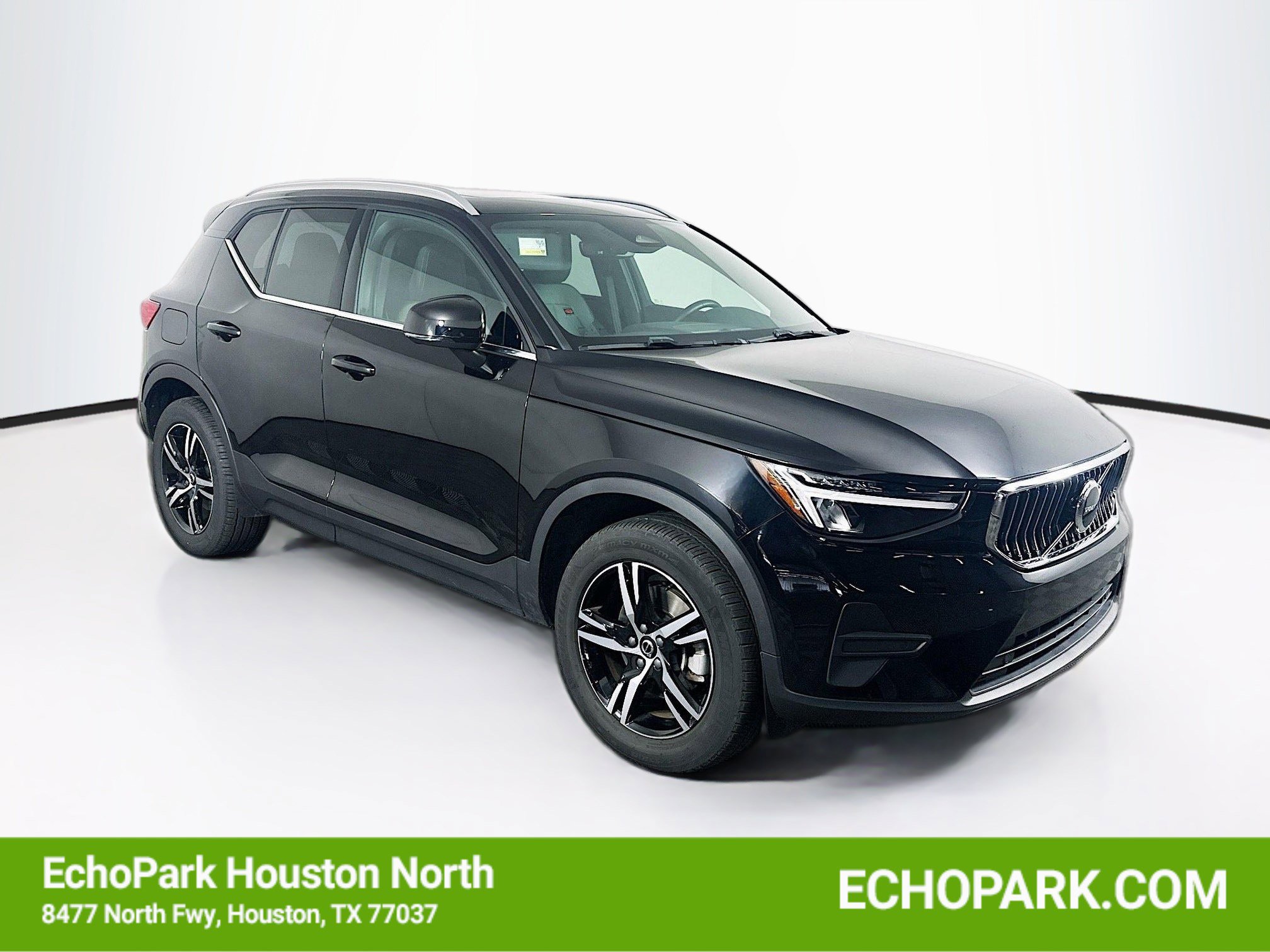 2025 Volvo XC40 B5 Core Bright AWD's photo