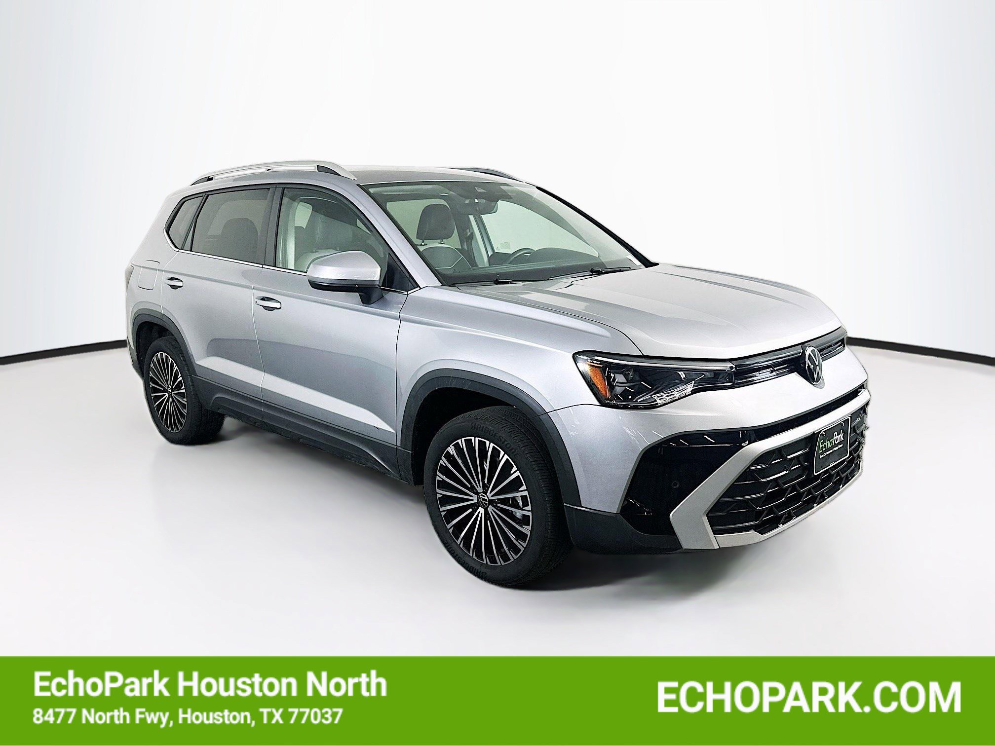 2025 Volkswagen Taos's photo
