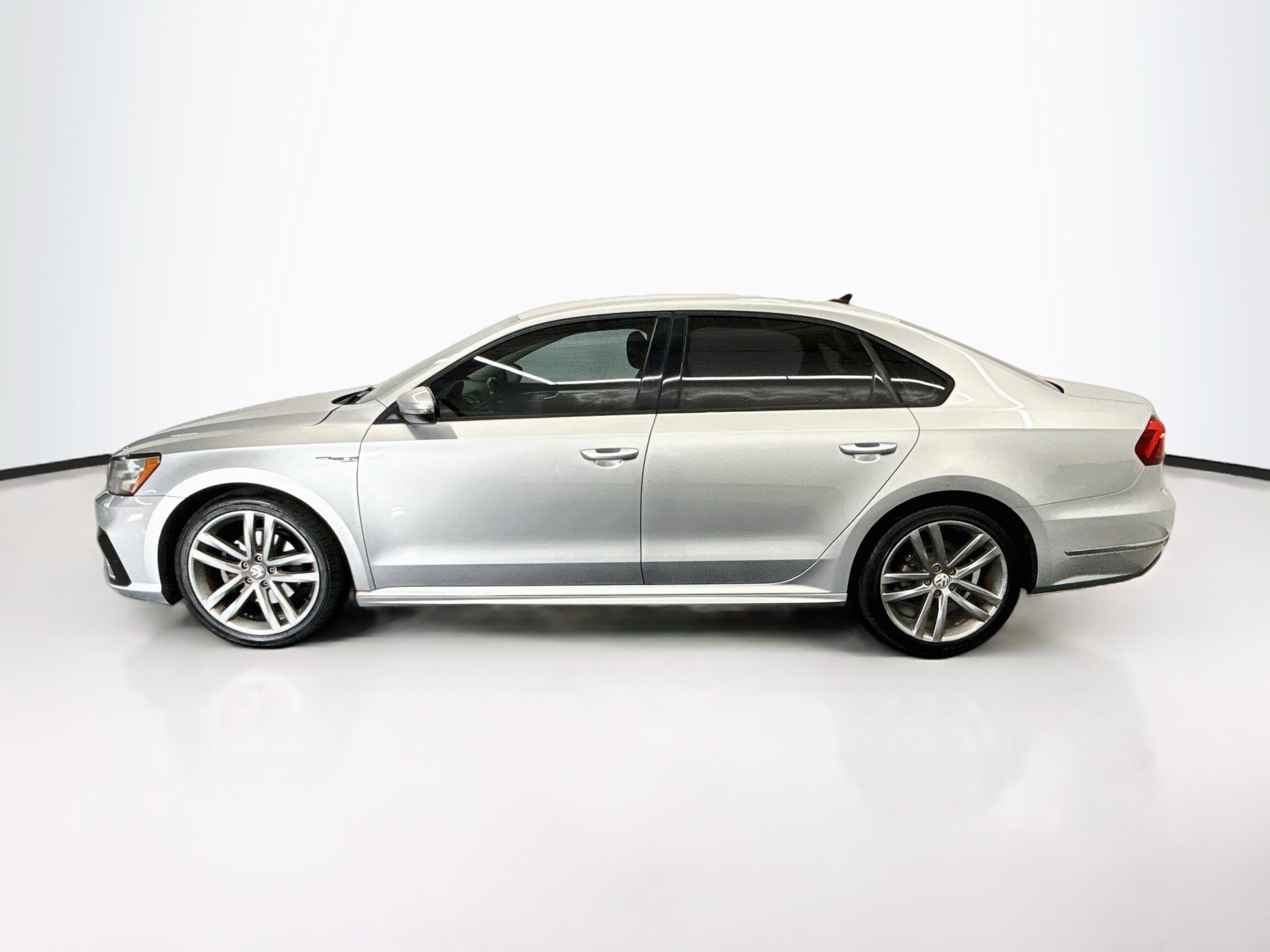 Used 2018 Volkswagen Passat 2.0T R-Line Sedan