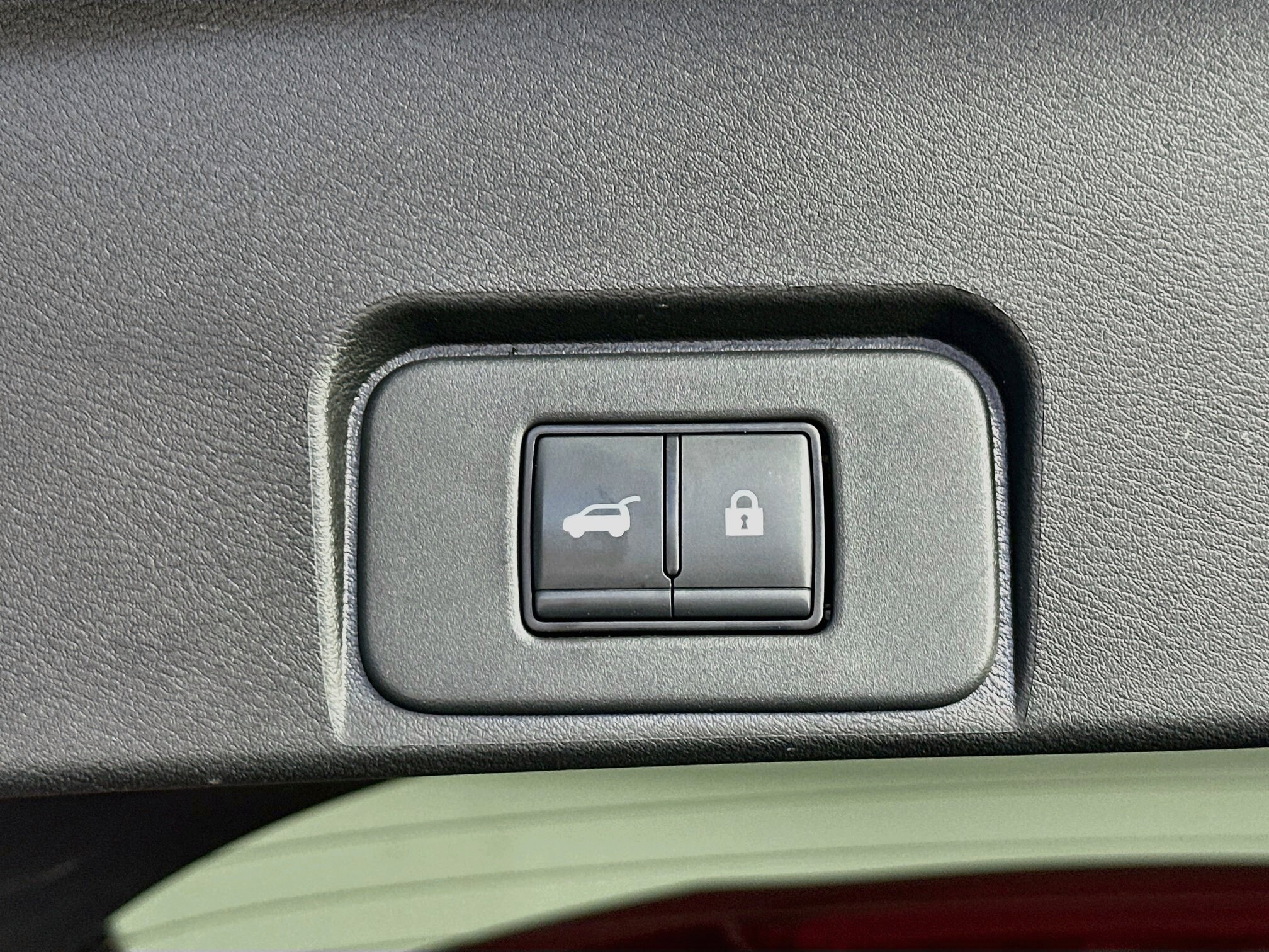 2025 Nissan Rogue SV - Photo 26