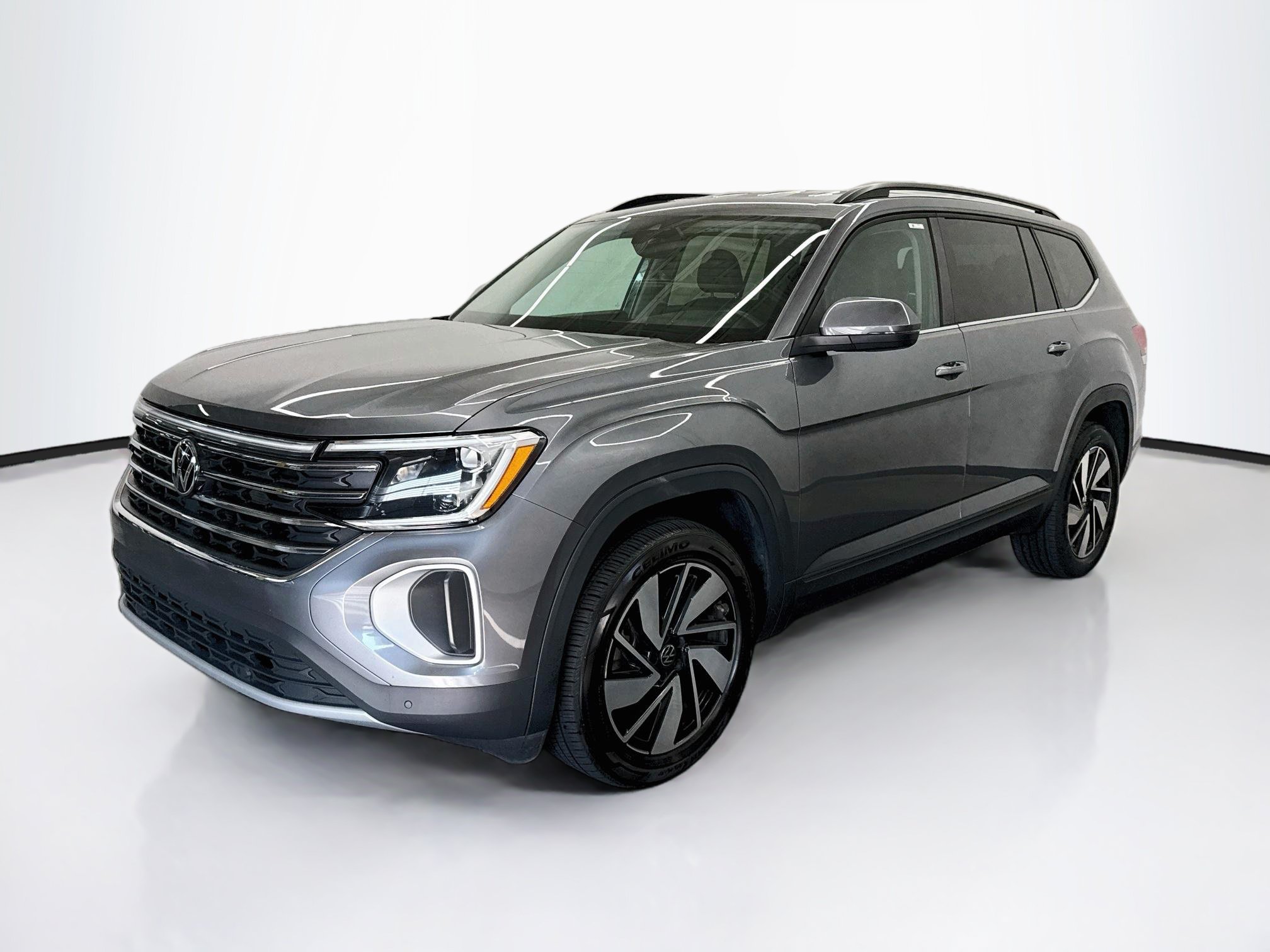 Used 2025 Volkswagen Atlas 2.0T SE w/Technology SUV