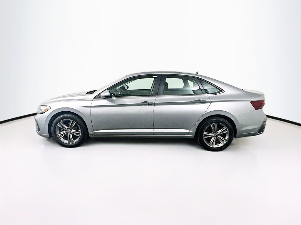 Used 2024 Volkswagen Jetta SE SE Auto