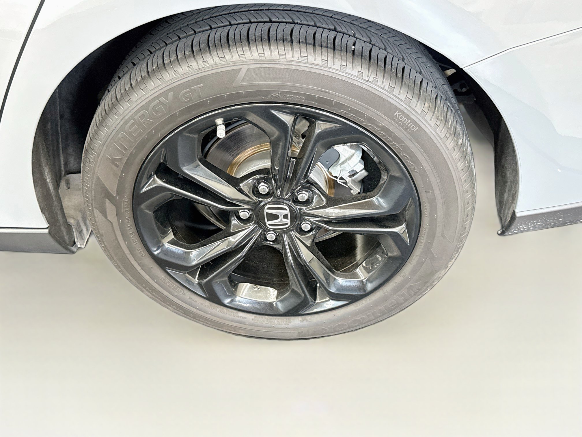 2025 Honda Accord SE - Photo 9