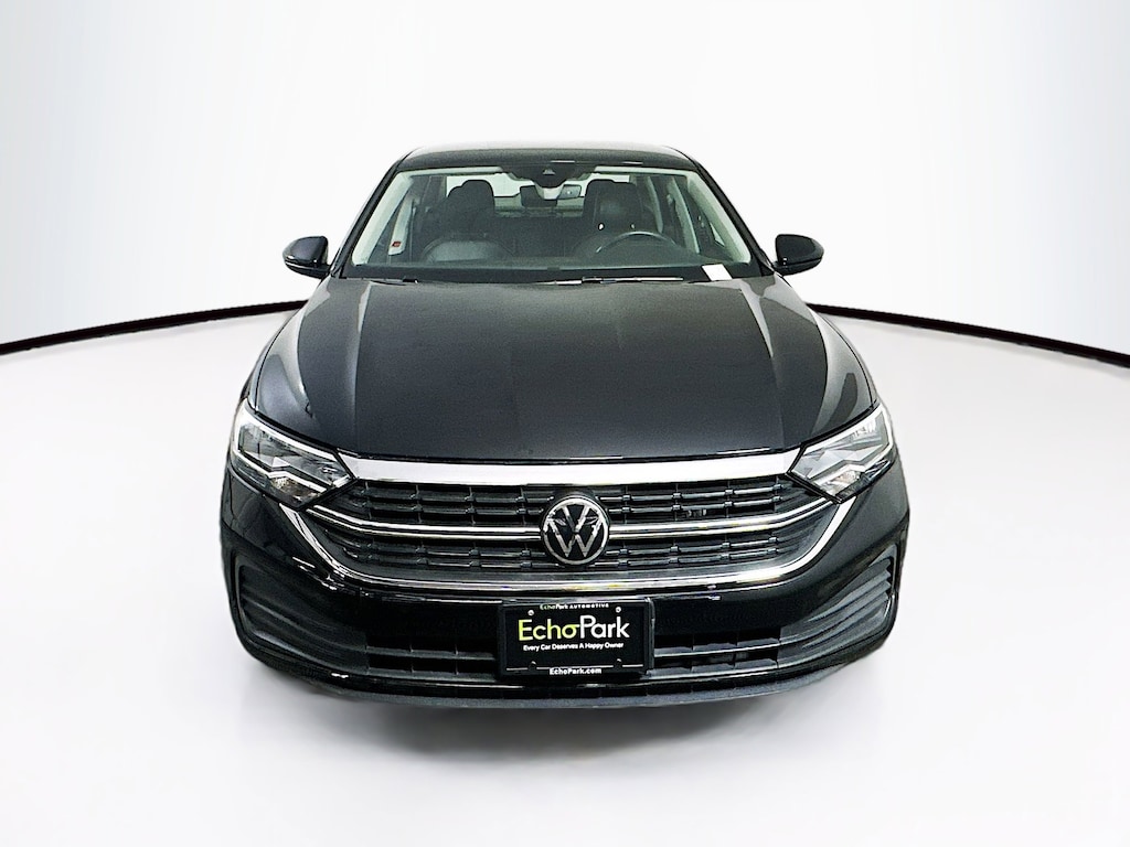 Used 2024 Volkswagen Jetta SE SE Auto