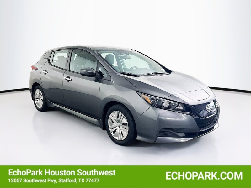2024 Nissan Leaf S's photo
