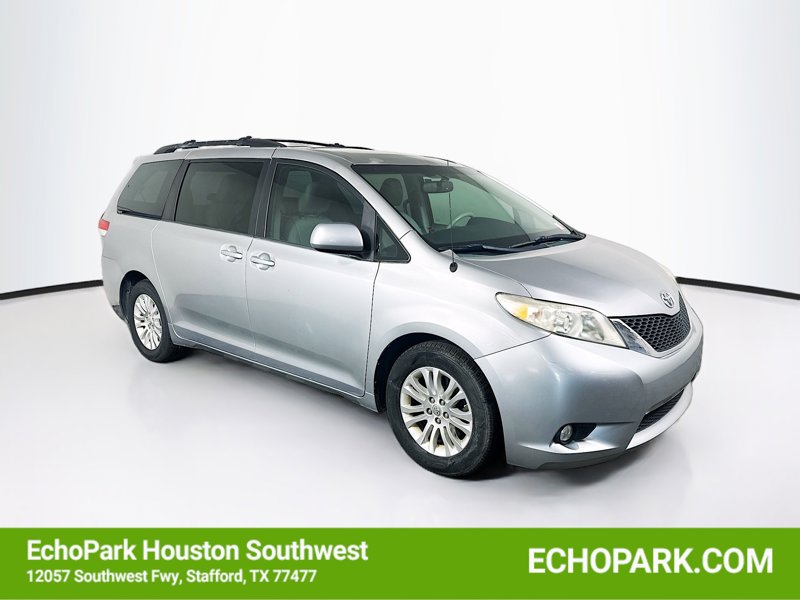2011 Toyota Sienna XLE V6 7-Passenger Access Seat's photo