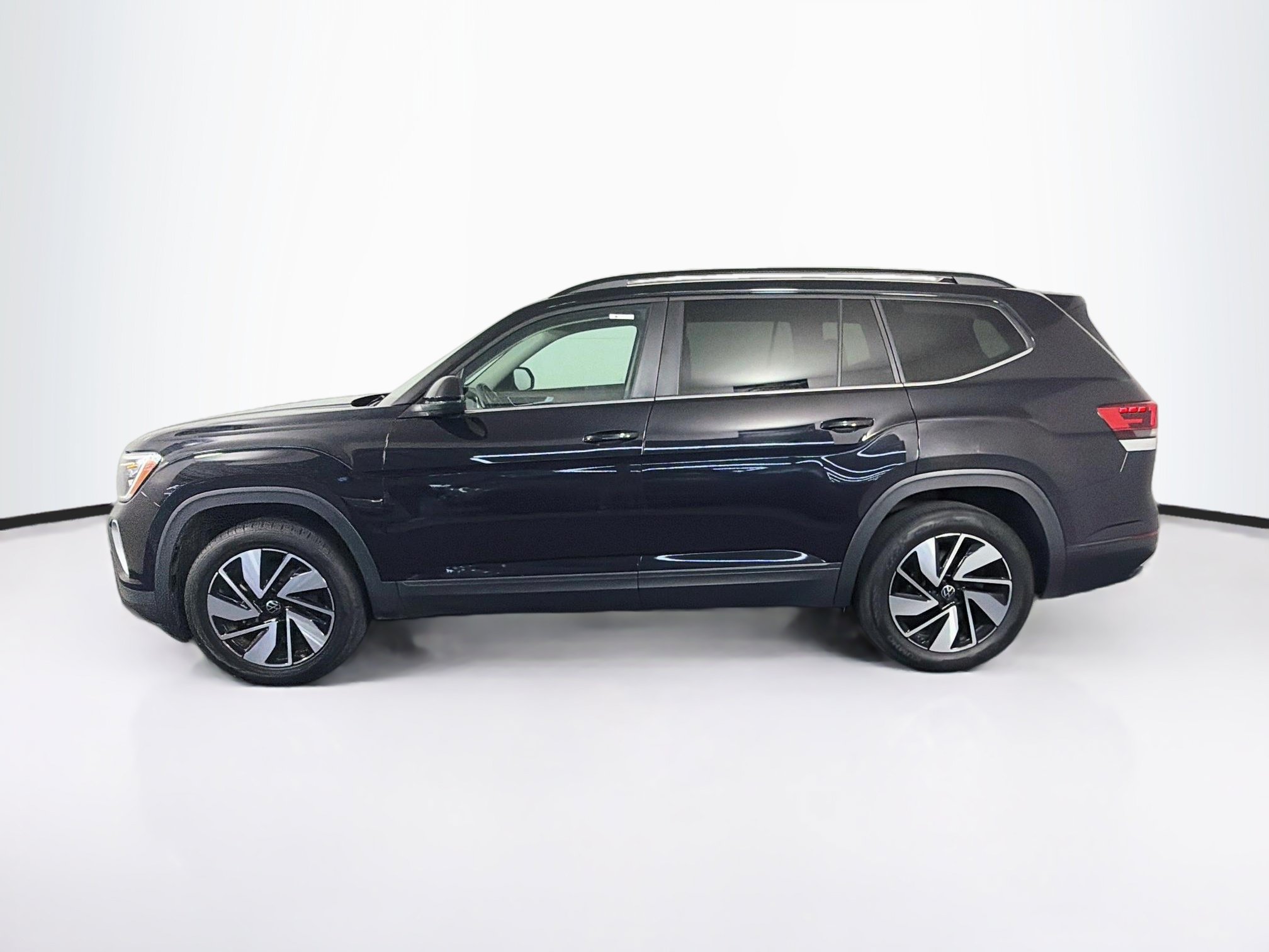 Used 2025 Volkswagen Atlas 2.0T SE w/Technology SUV