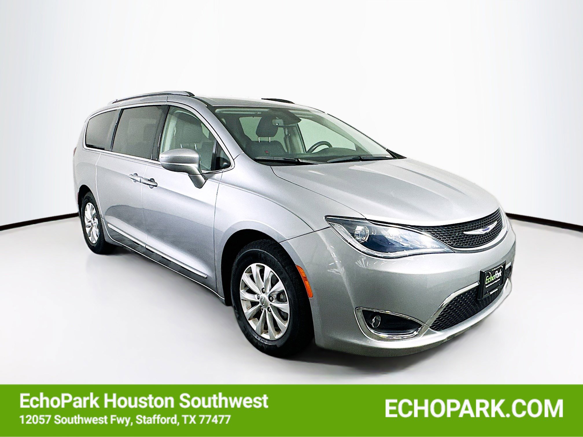 2019 Chrysler Pacifica Touring L's photo