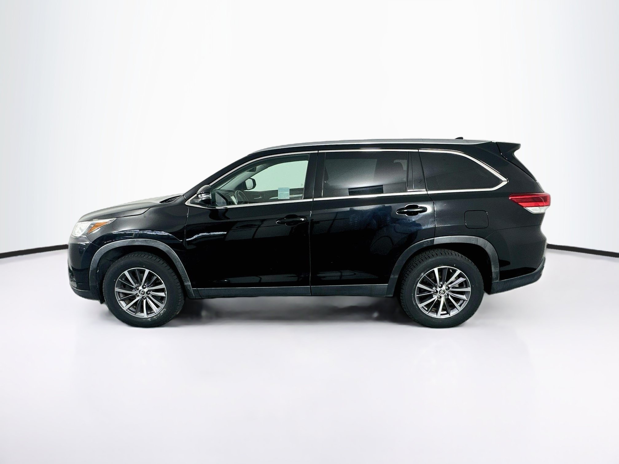 Used 2019 Toyota Highlander XLE V6 SUV