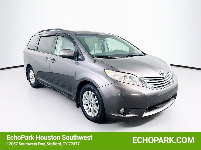 2013 Toyota Sienna XLE V6 7-Passenger Access Seat's photo