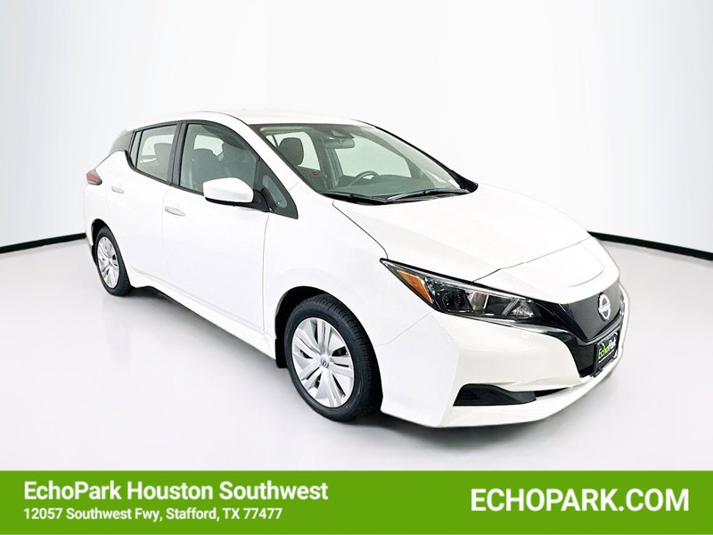 2025 Nissan Leaf S's photo