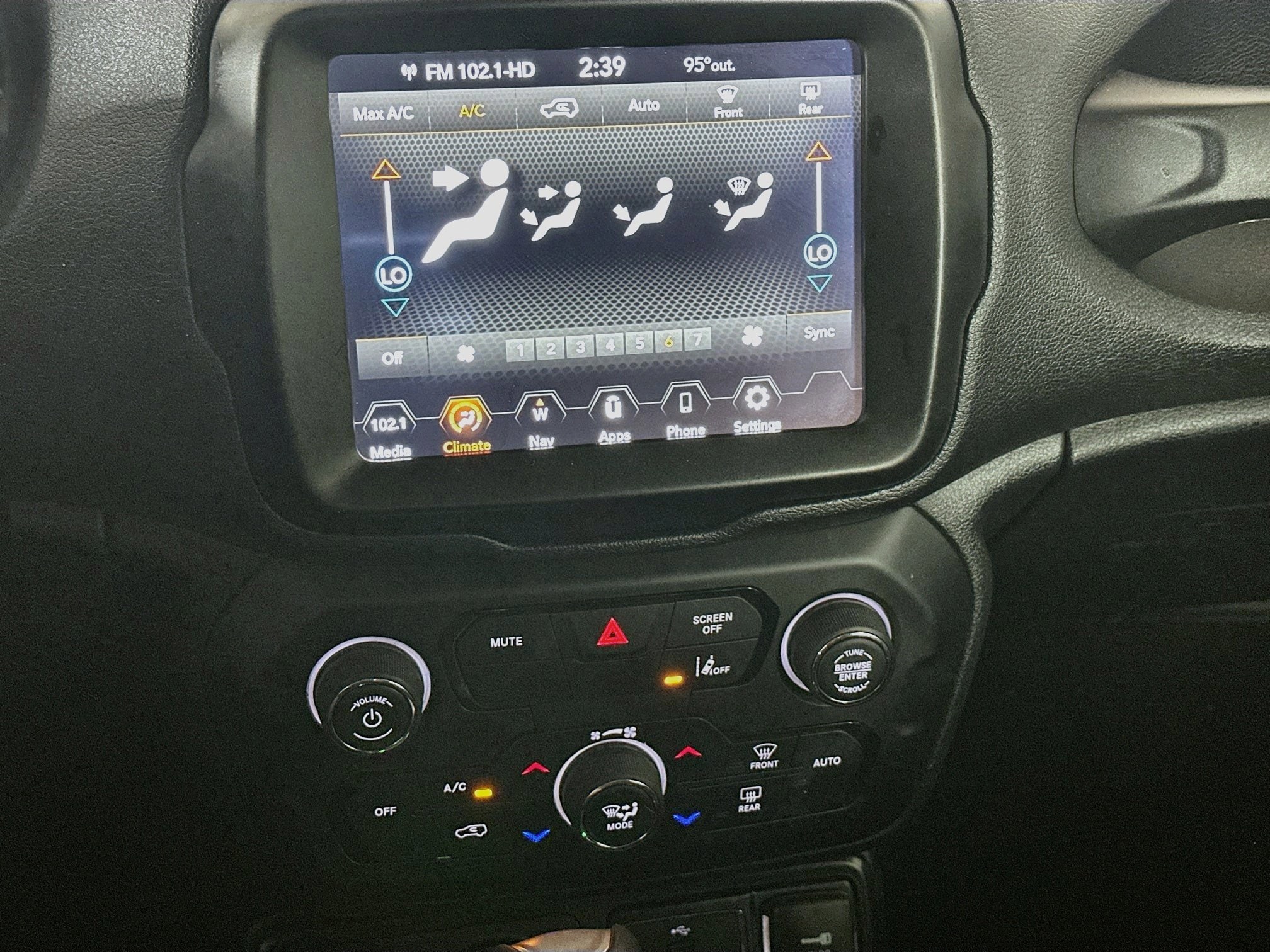 2022 Jeep Renegade Latitude - Photo 21