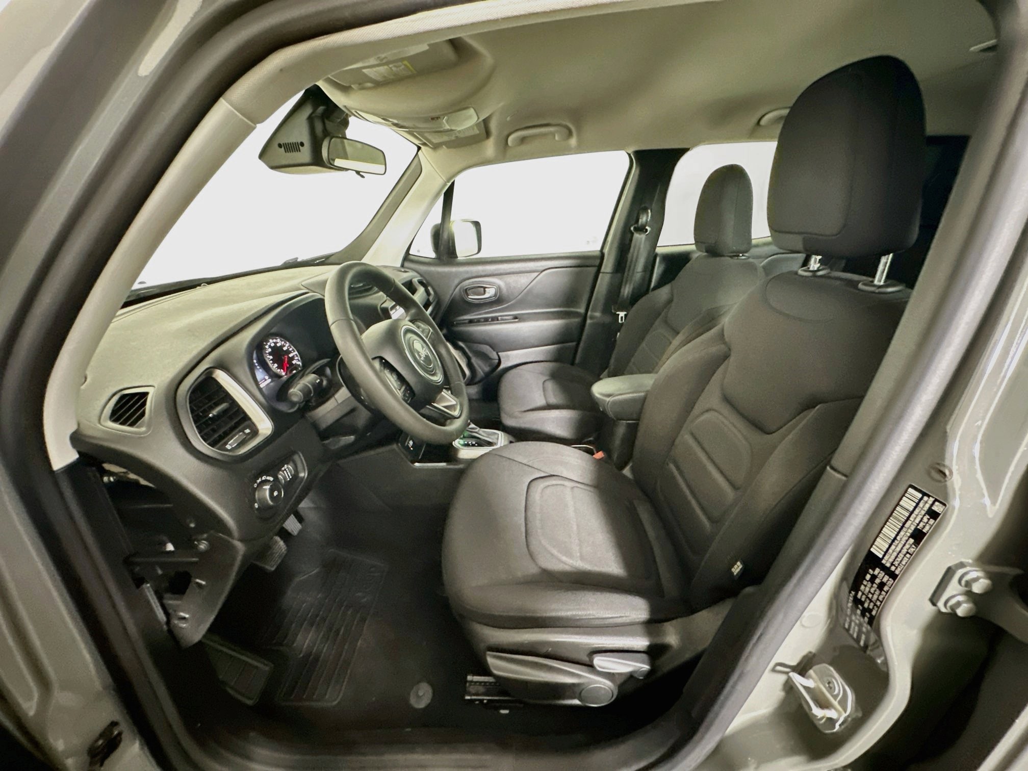 2022 Jeep Renegade Latitude - Photo 12