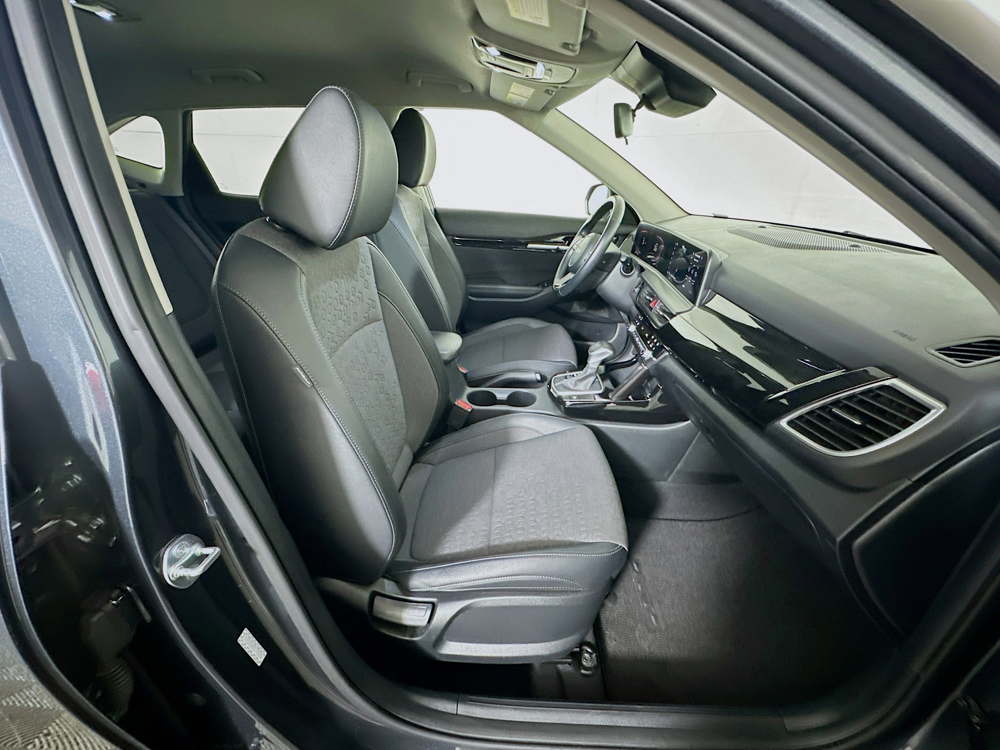 2025 Kia Seltos S - Photo 29