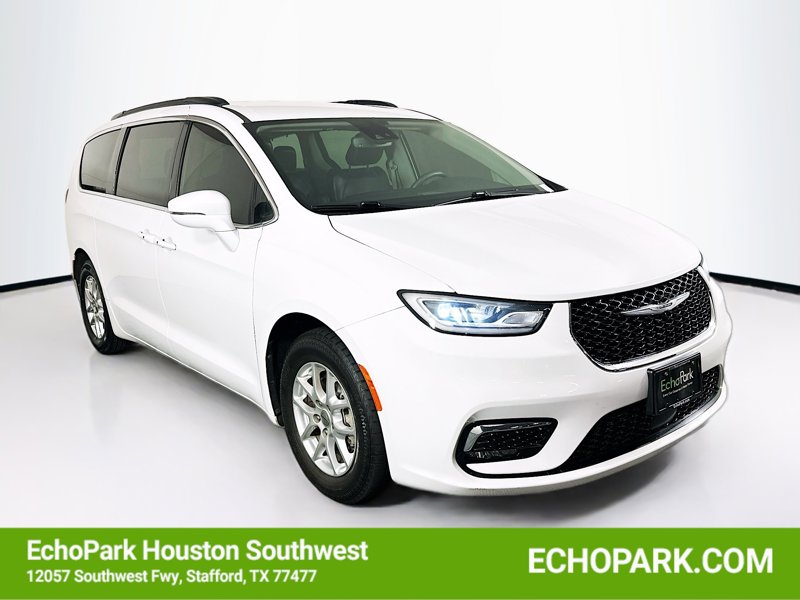 2022 Chrysler Pacifica Touring L's photo