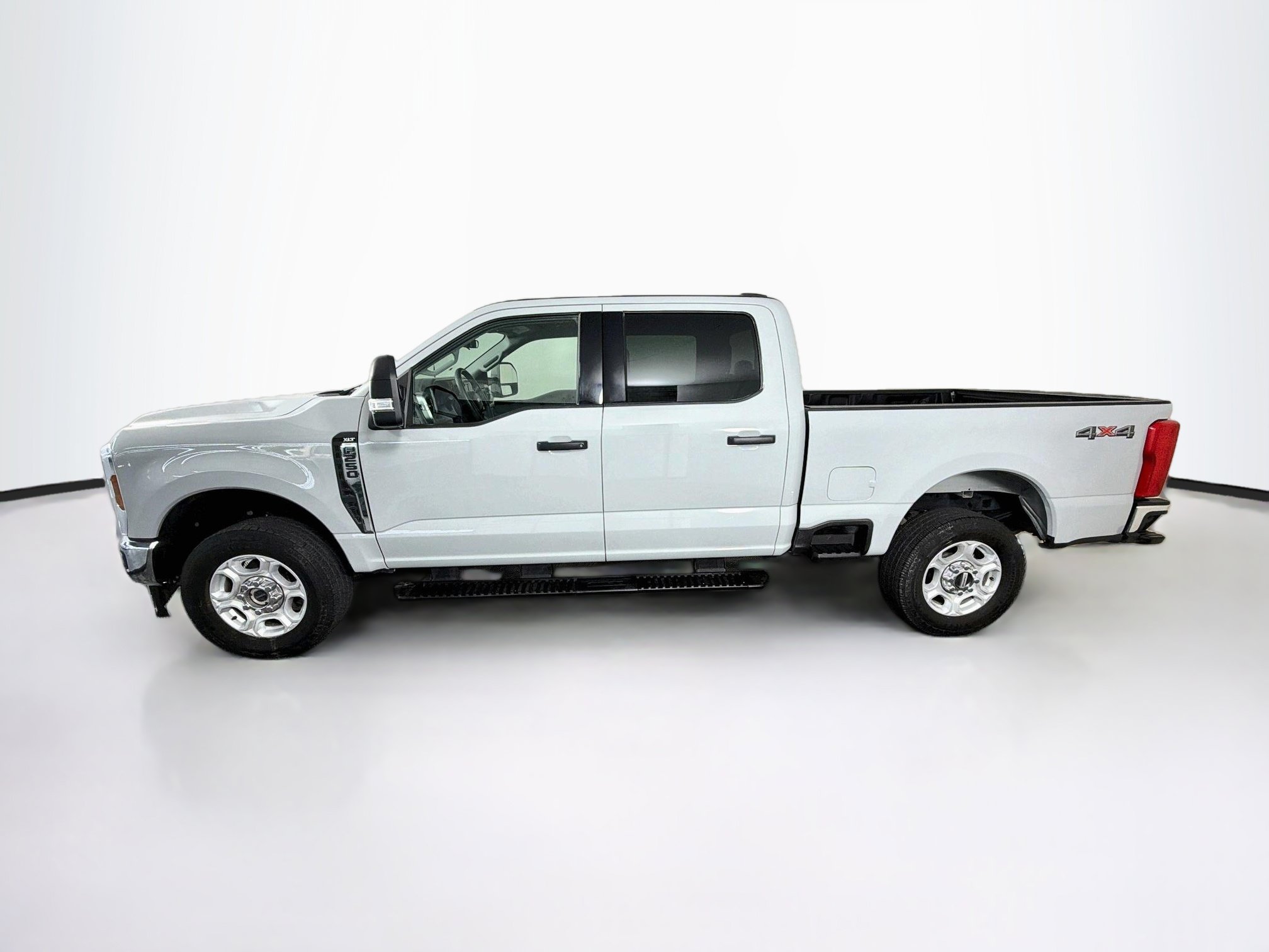 Used 2025 Ford F-250 XLT Truck Crew Cab