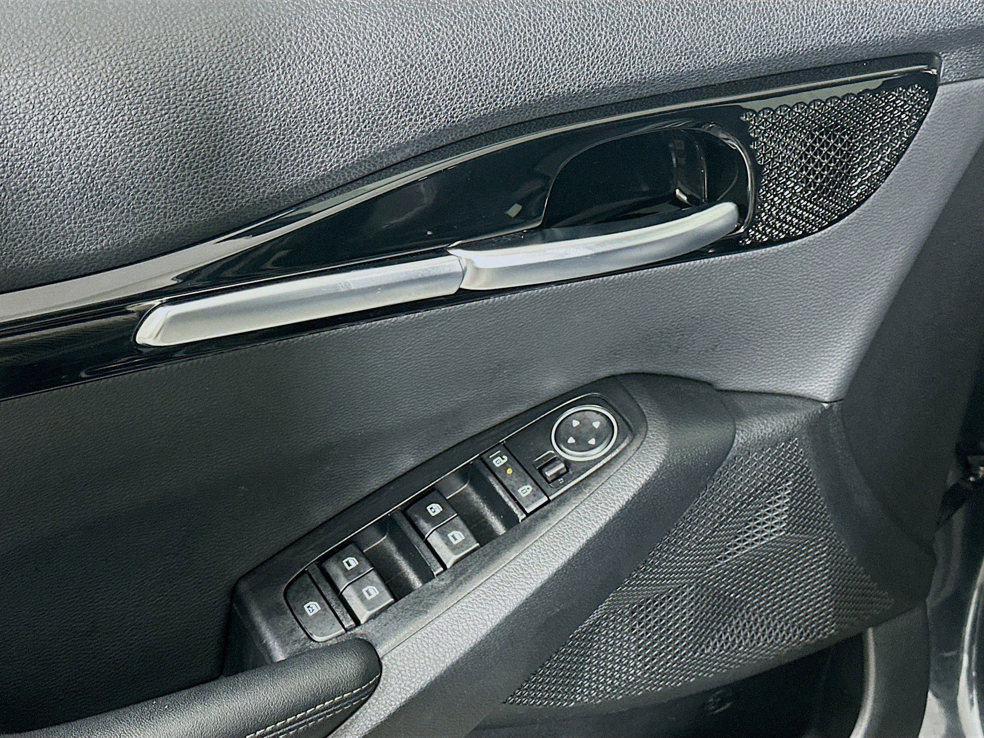 2025 Kia Seltos S - Photo 13