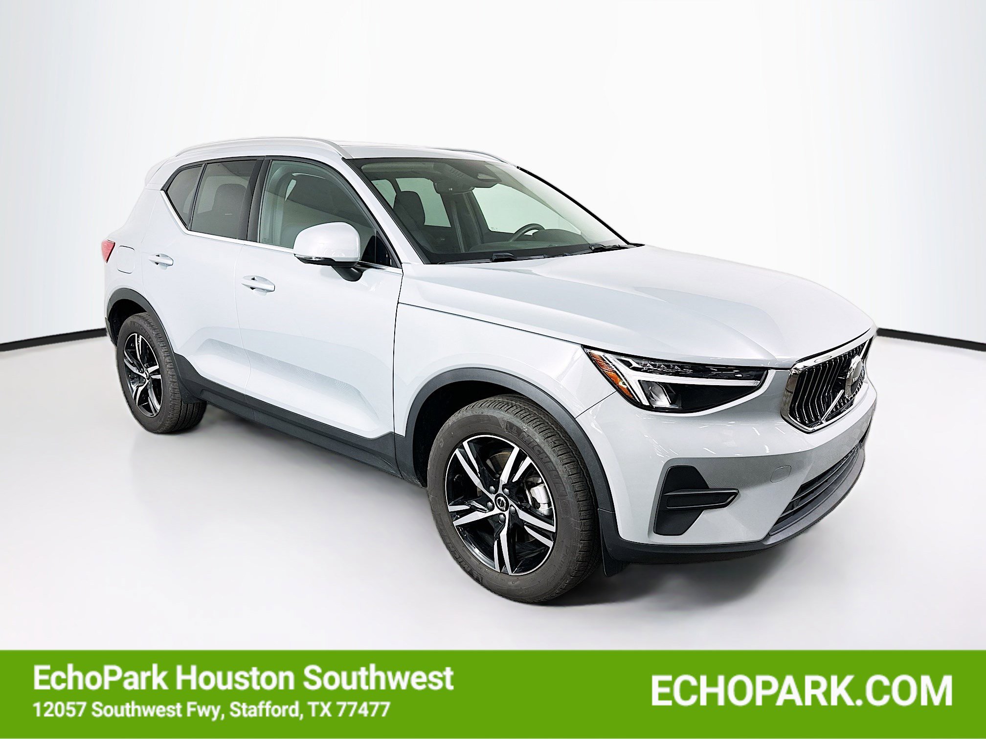 2025 Volvo XC40's photo