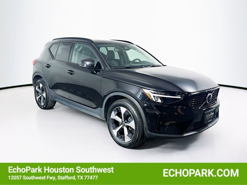 2023 Volvo XC40 B5 Plus Dark AWD's photo