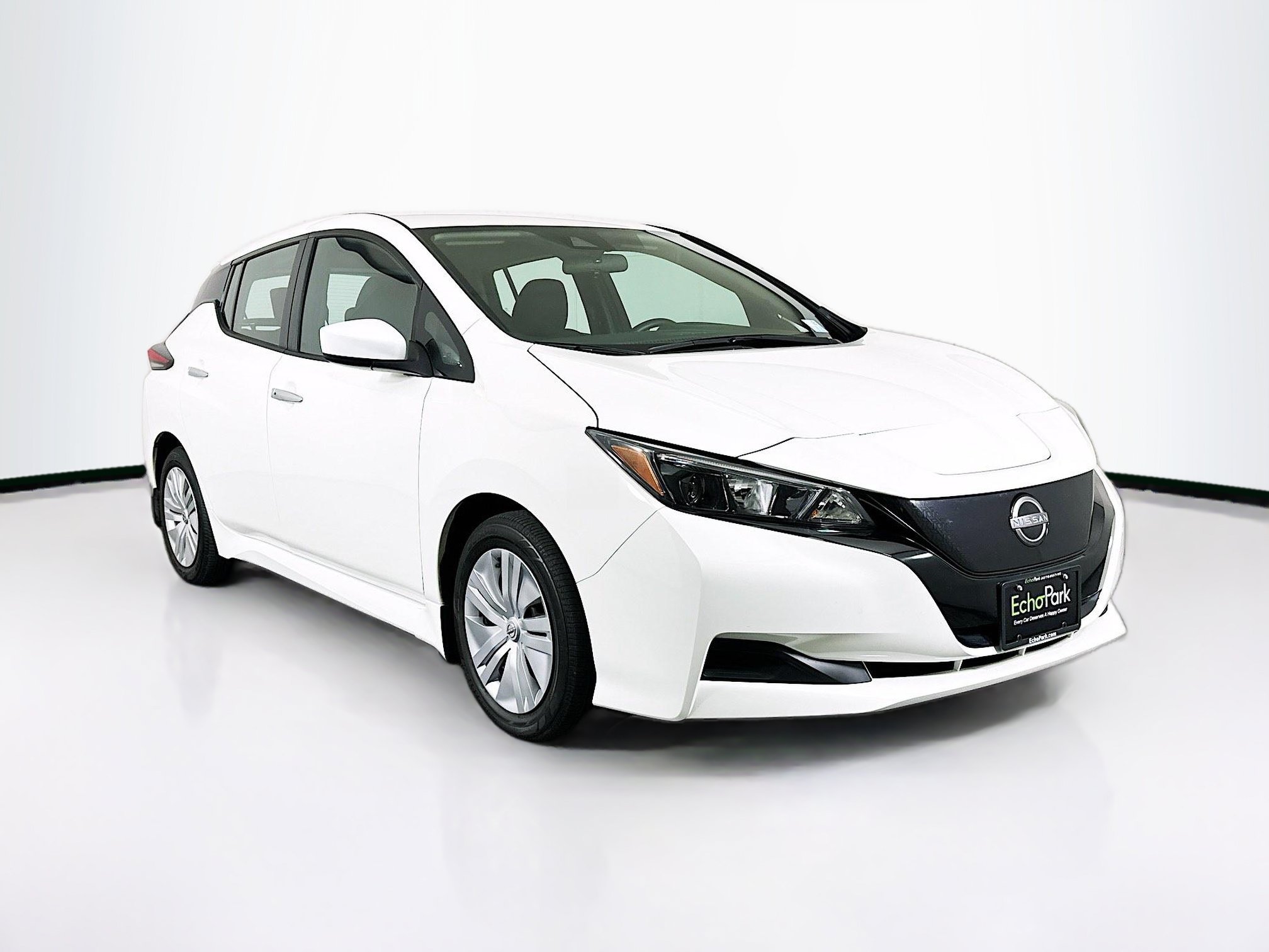 2025 Nissan Leaf S's photo