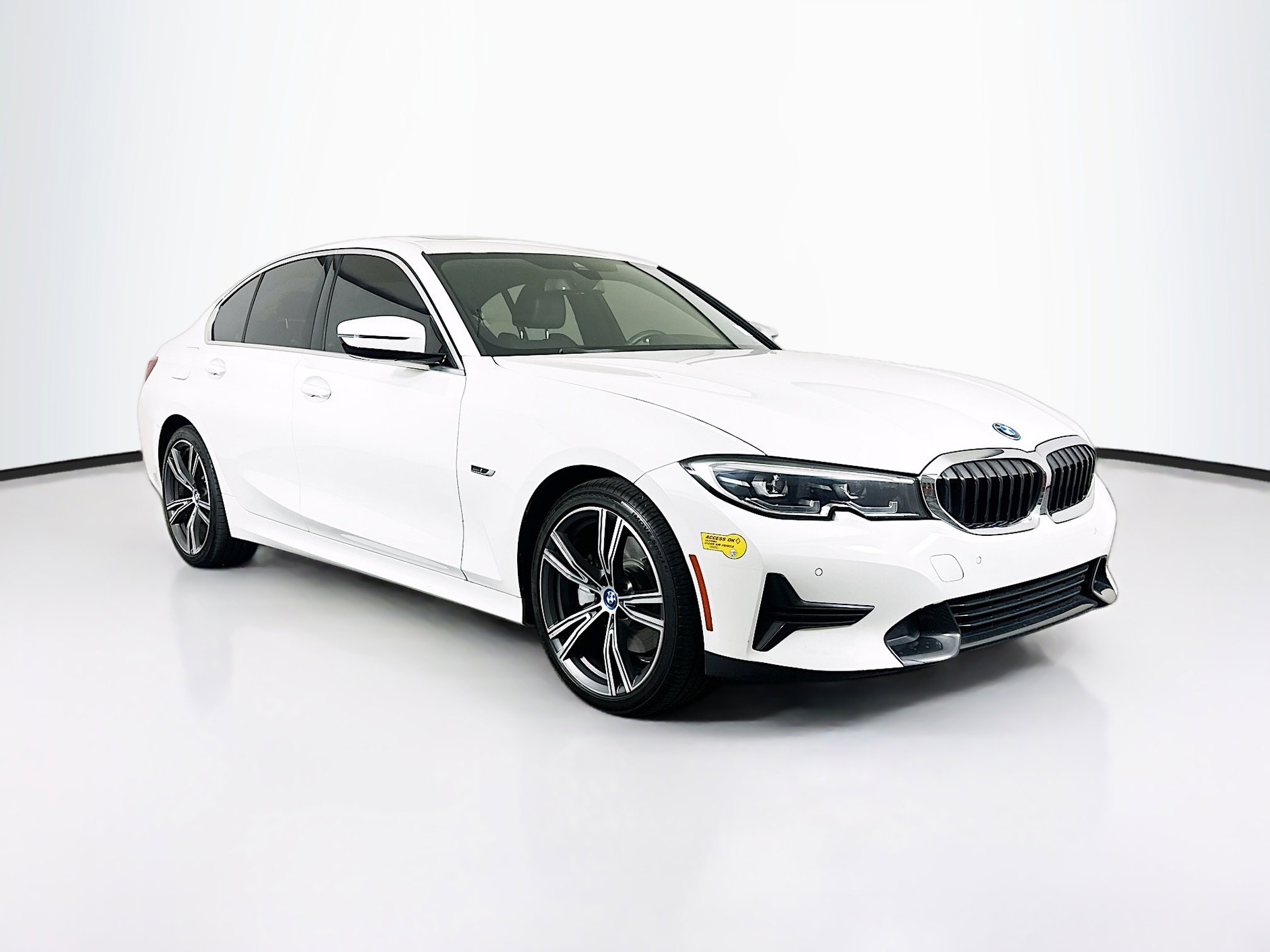 2022 BMW 3 Series 330e Sedan's photo