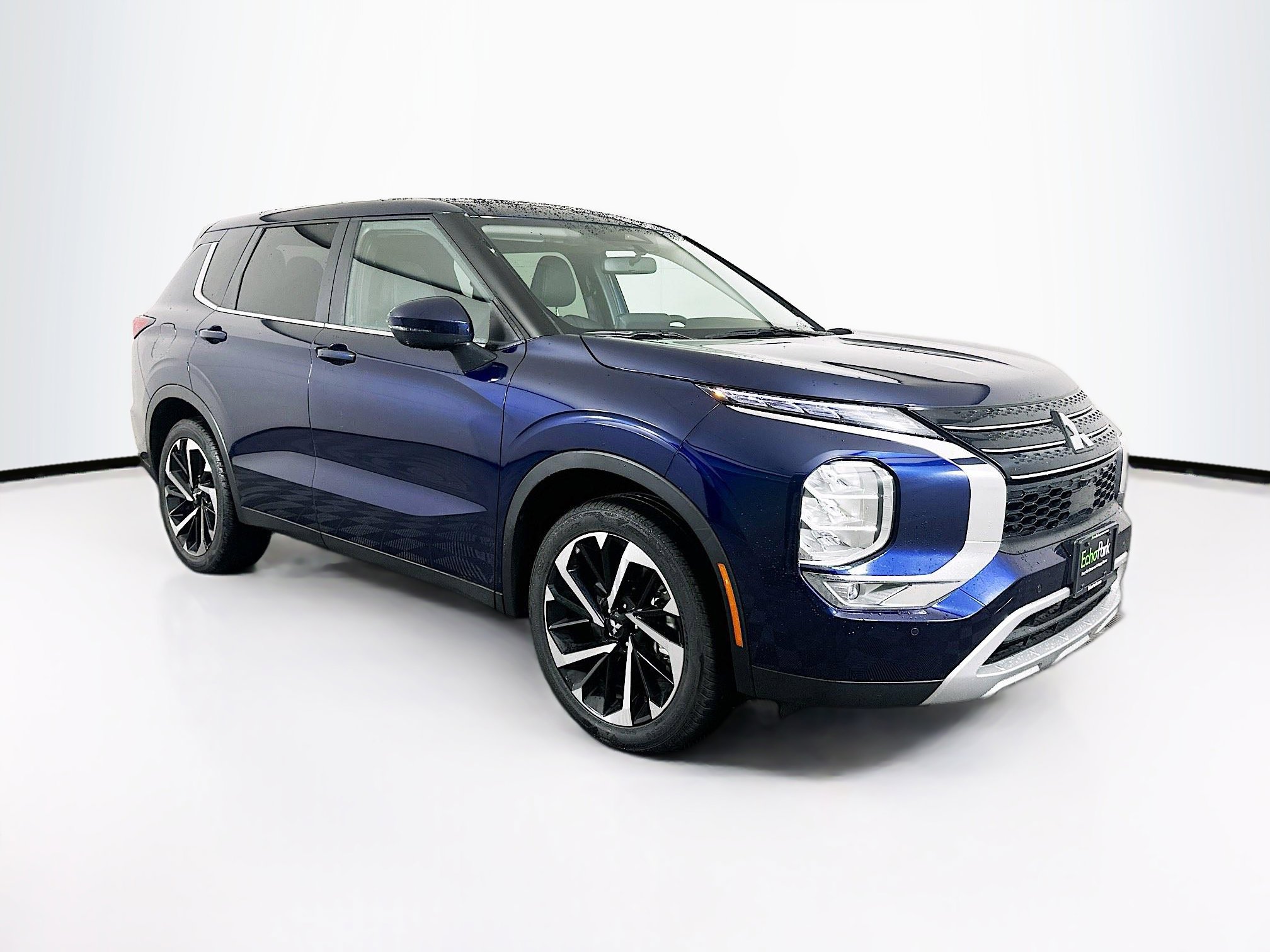 2024 Mitsubishi Outlander SE's photo