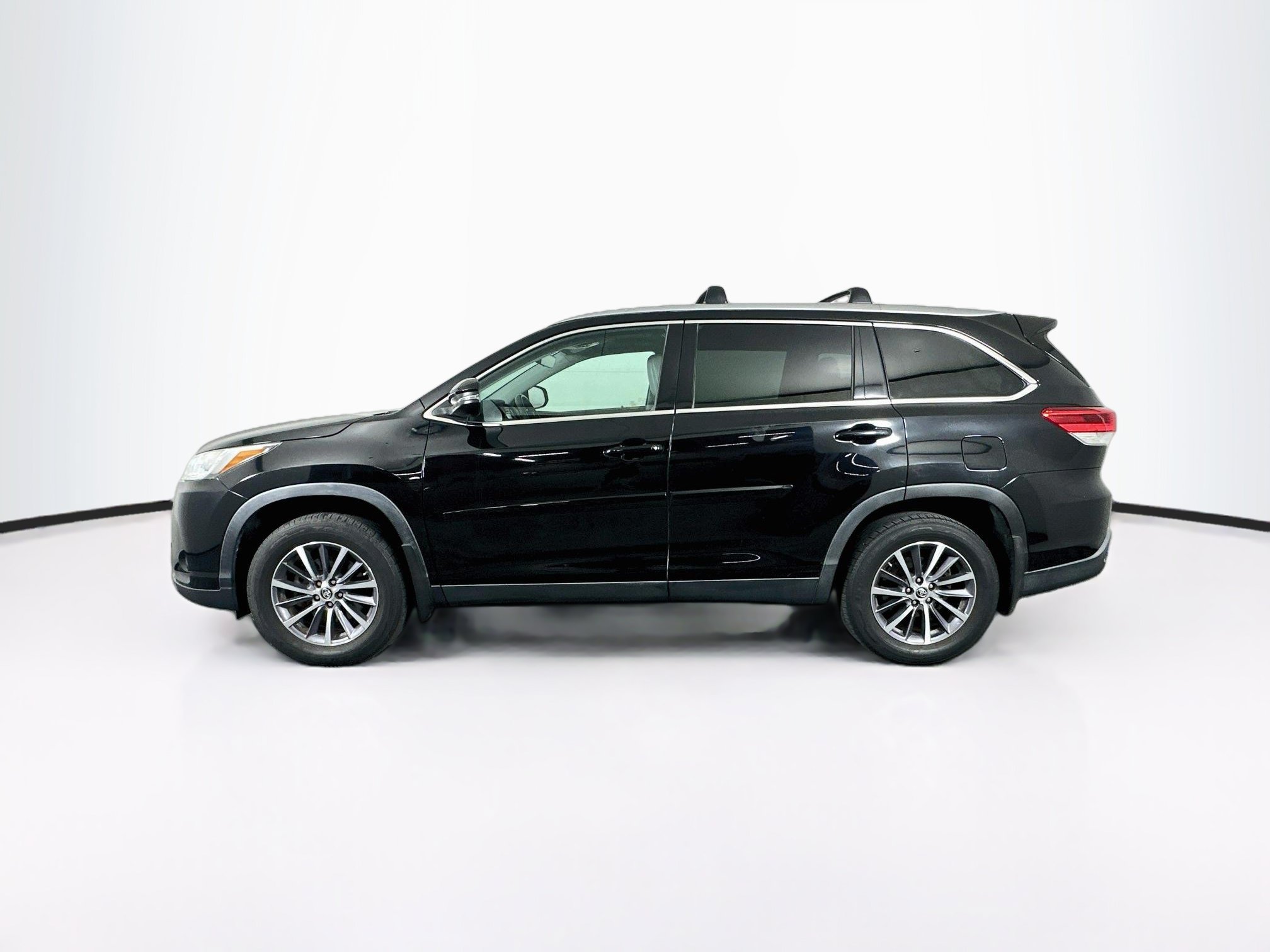 Used 2019 Toyota Highlander XLE XLE V6 AWD