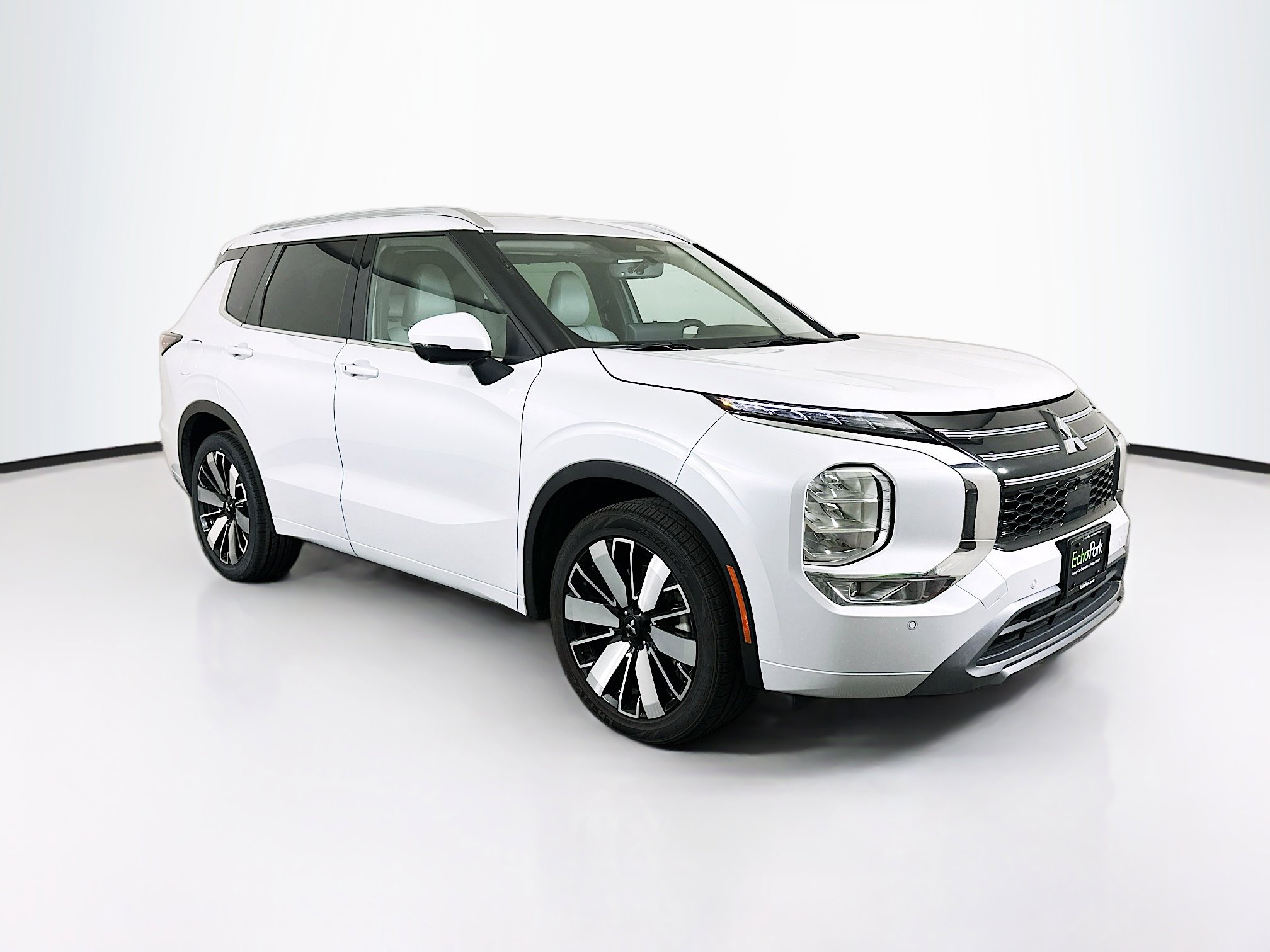 2025 Mitsubishi Outlander SEL 2WD's photo