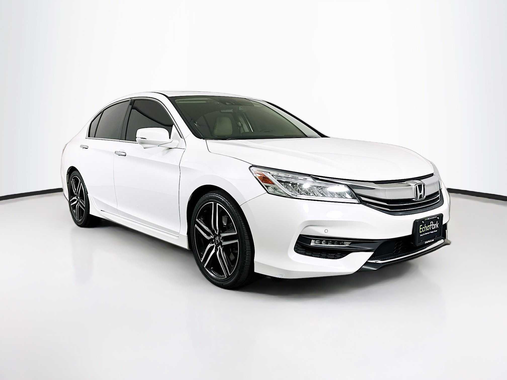 2016 Honda Accord Touring Auto's photo