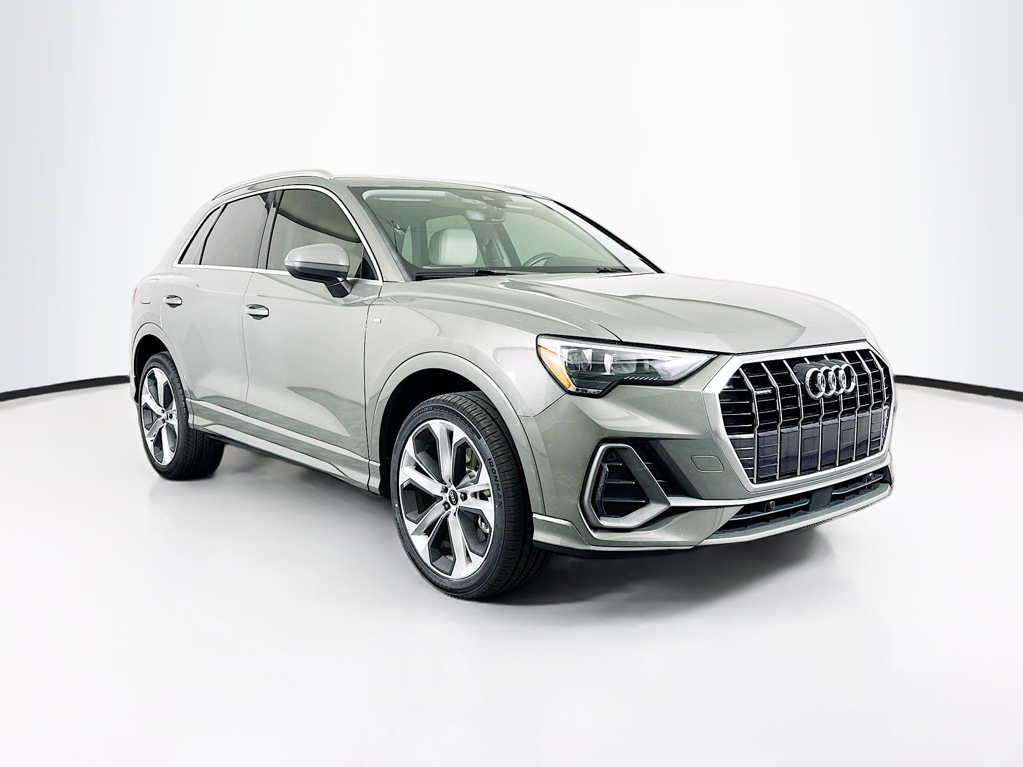 2021 Audi Q3 45 TFSI S Line Premium quattro's photo