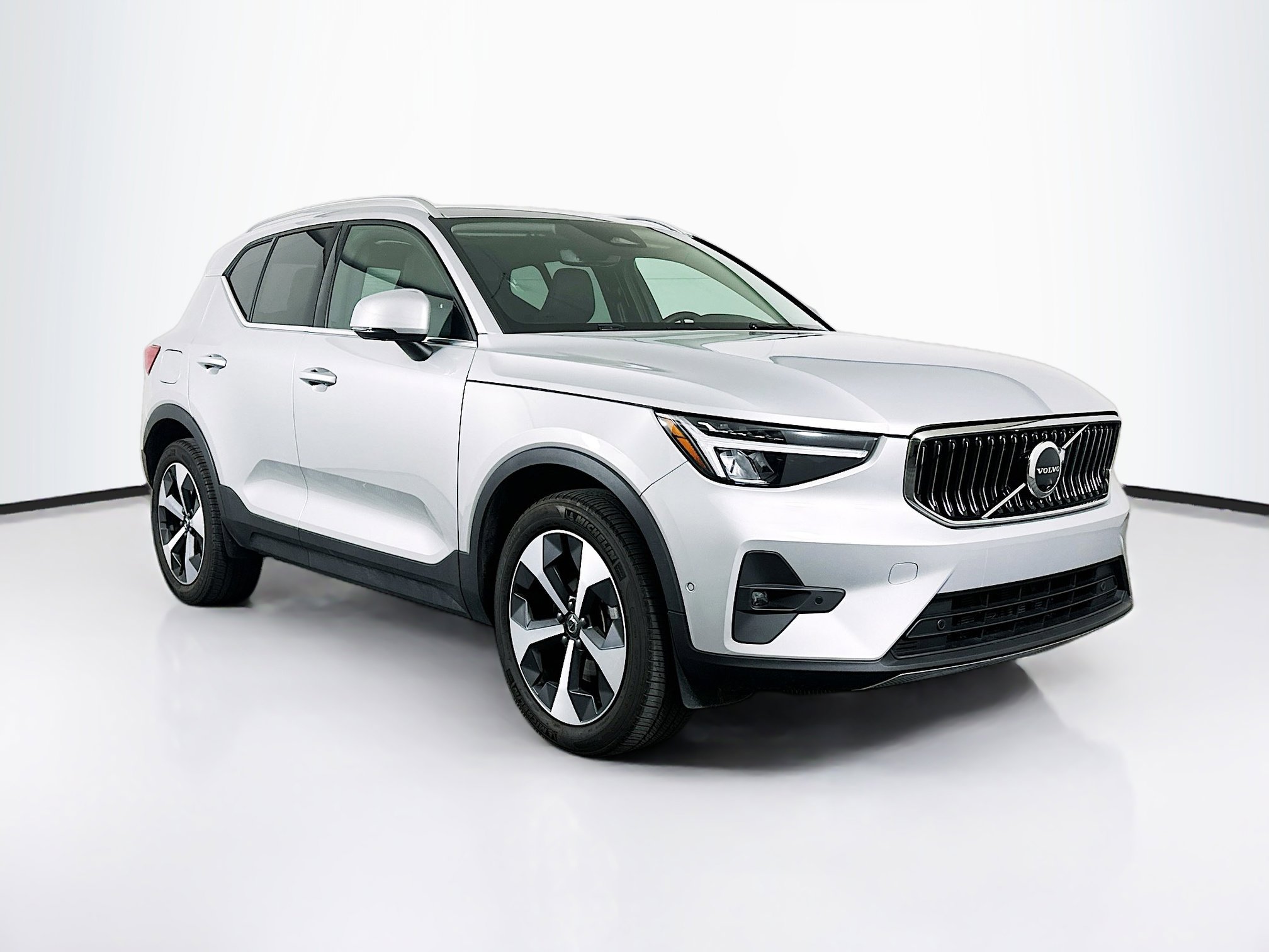 2025 Volvo XC40 B5 Plus Bright AWD's photo
