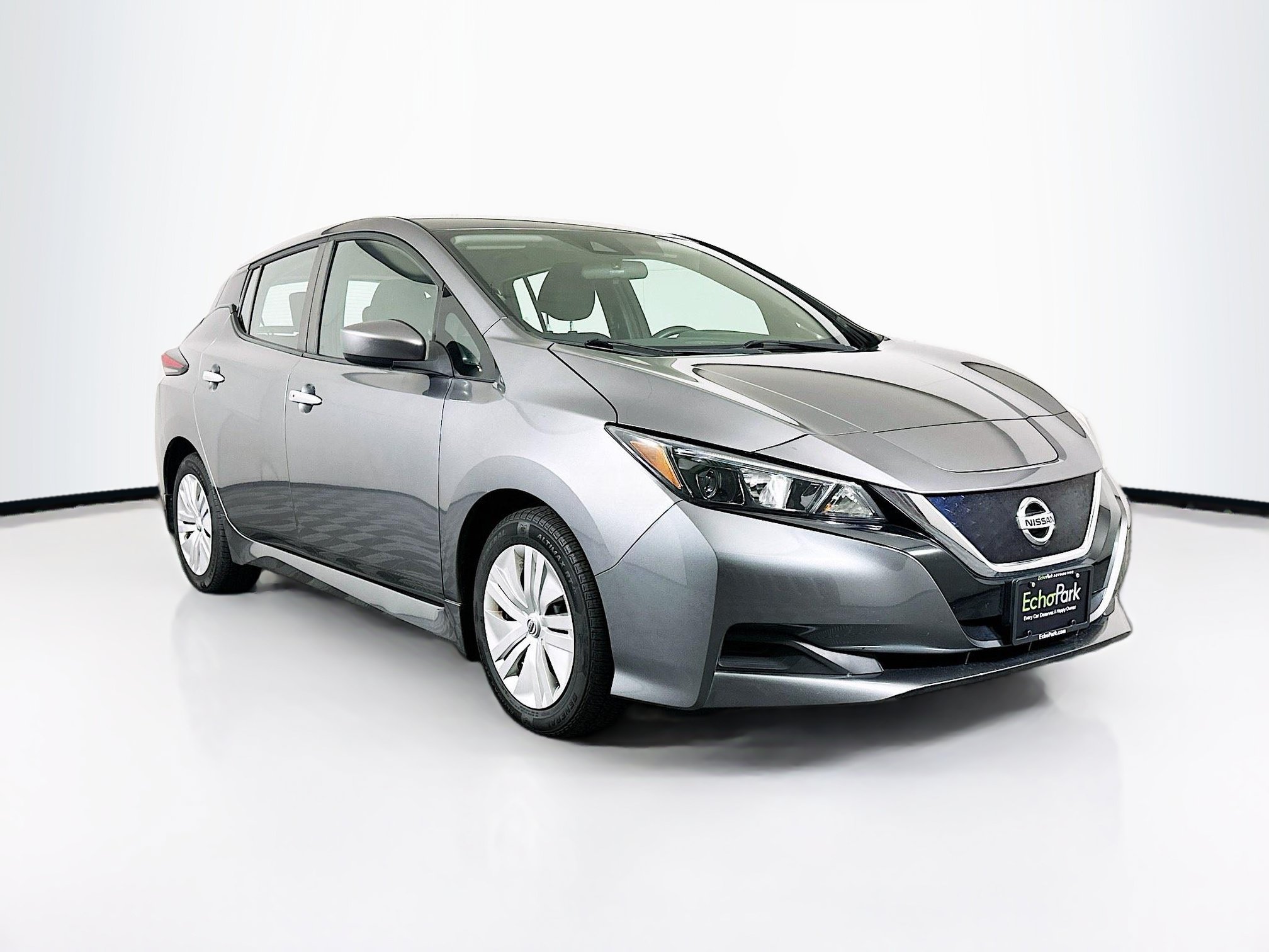 2022 Nissan Leaf S's photo