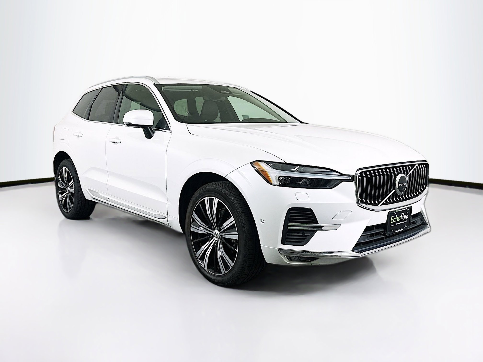 2023 Volvo XC60 Plus's photo