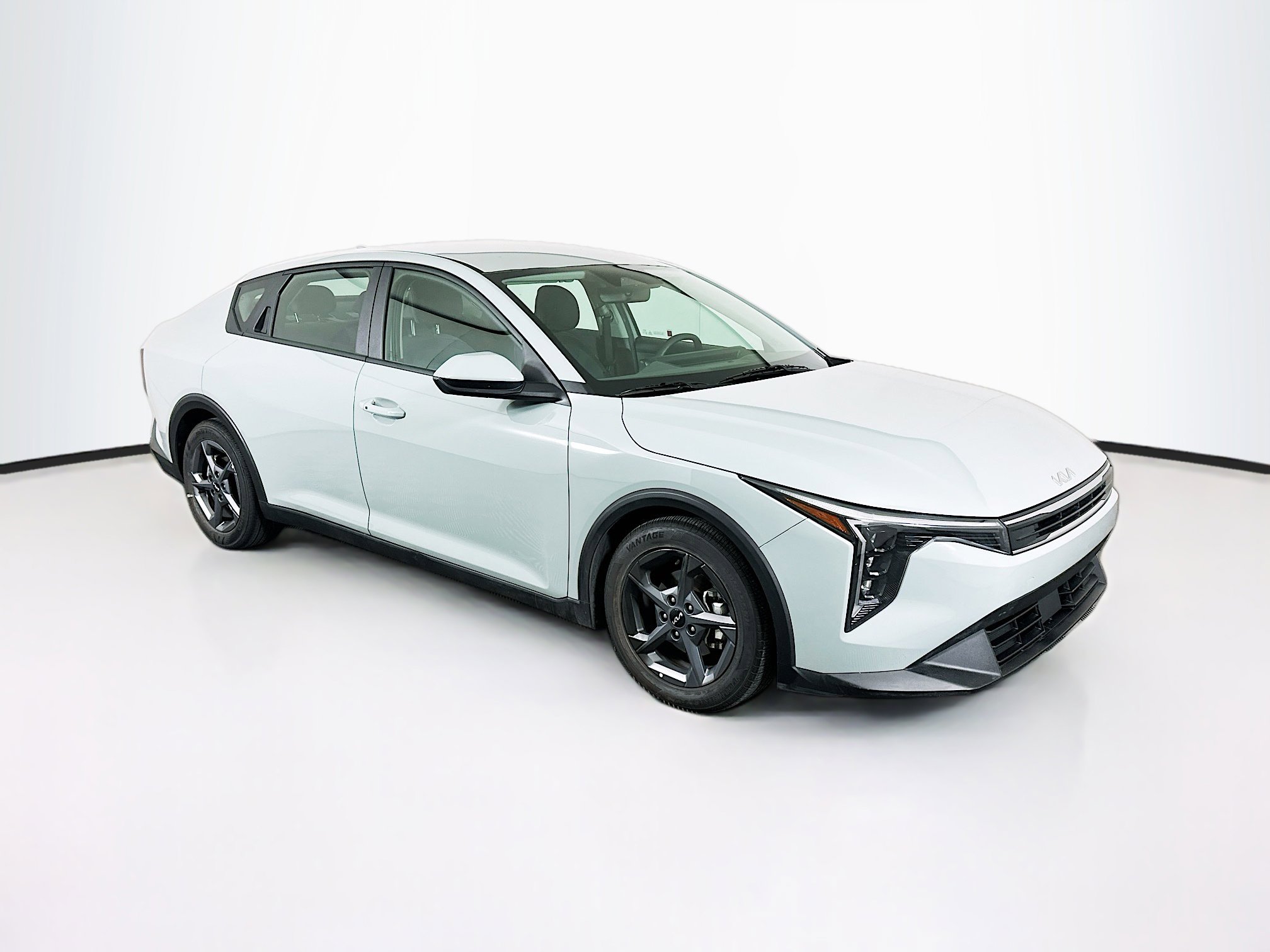 2025 Kia K4 LXS AT's photo