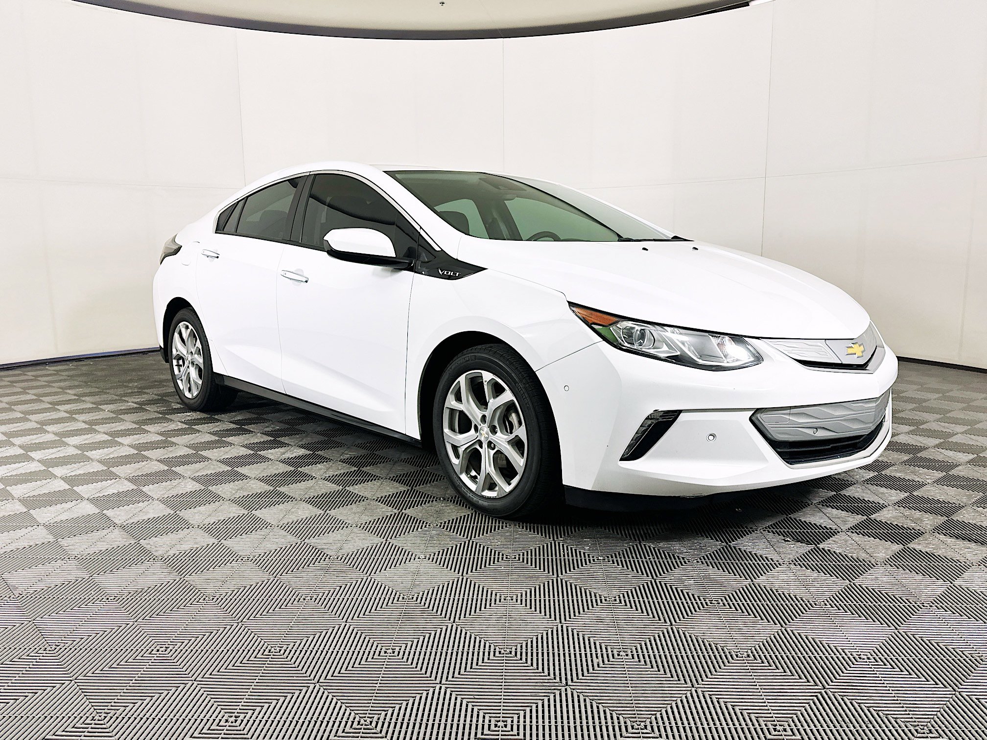 2019 Chevrolet Volt Premier's photo