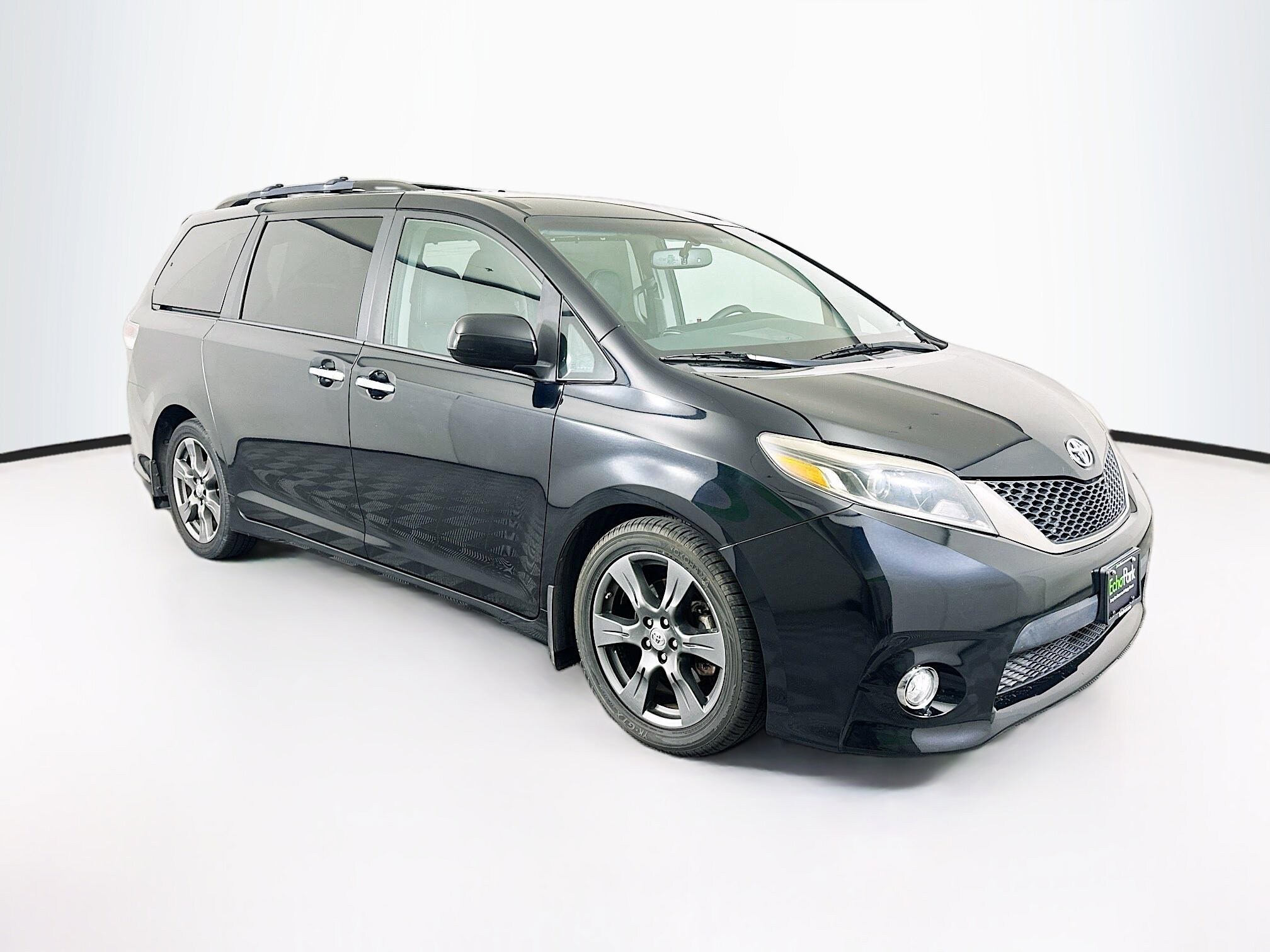 2017 Toyota Sienna SE V6 8-Passenger's photo