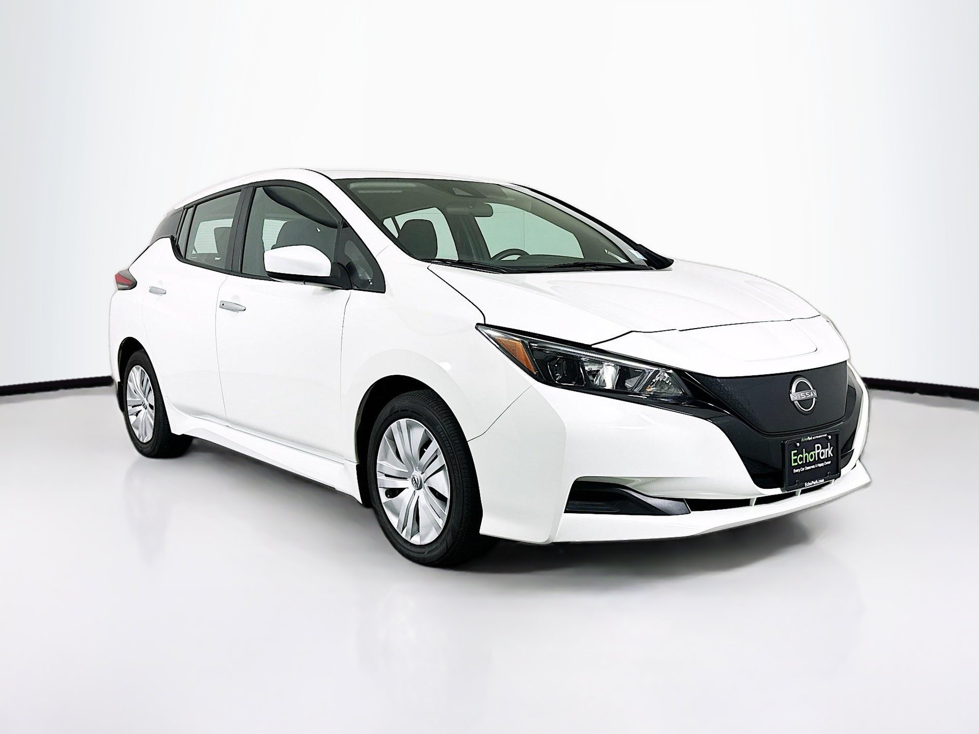 2025 Nissan Leaf S's photo
