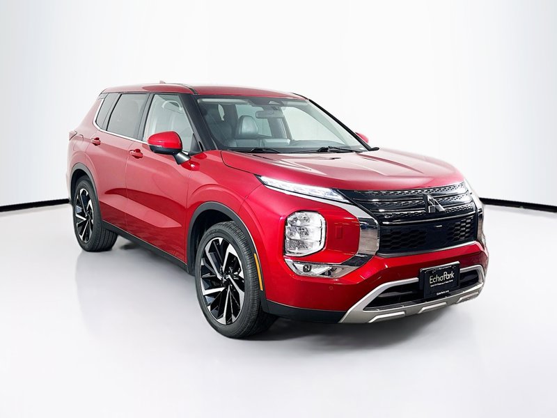 2023 Mitsubishi Outlander SE's photo
