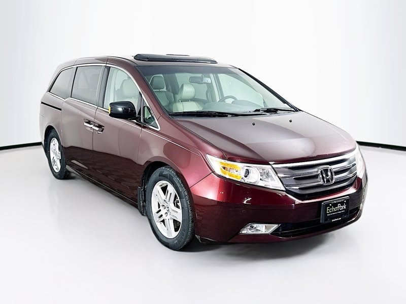 2013 Honda Odyssey Touring's photo