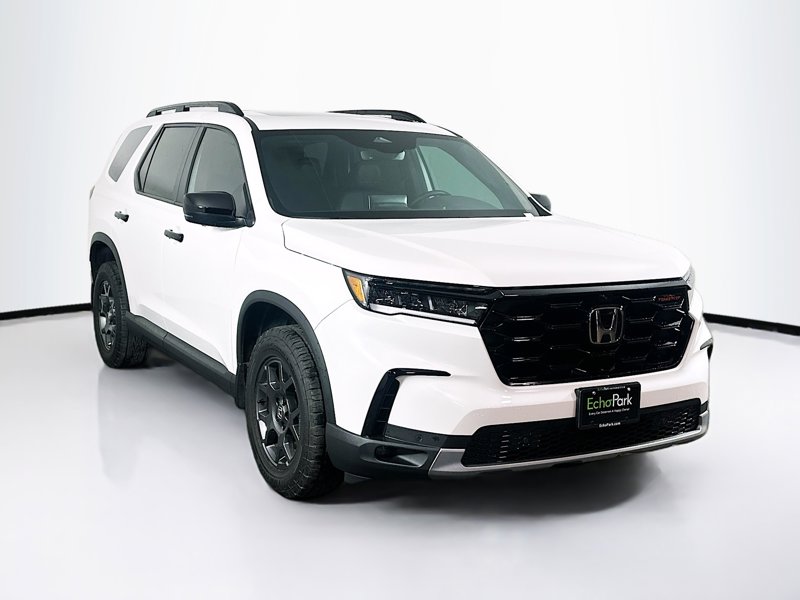 2025 Honda Pilot TrailSport AWD's photo