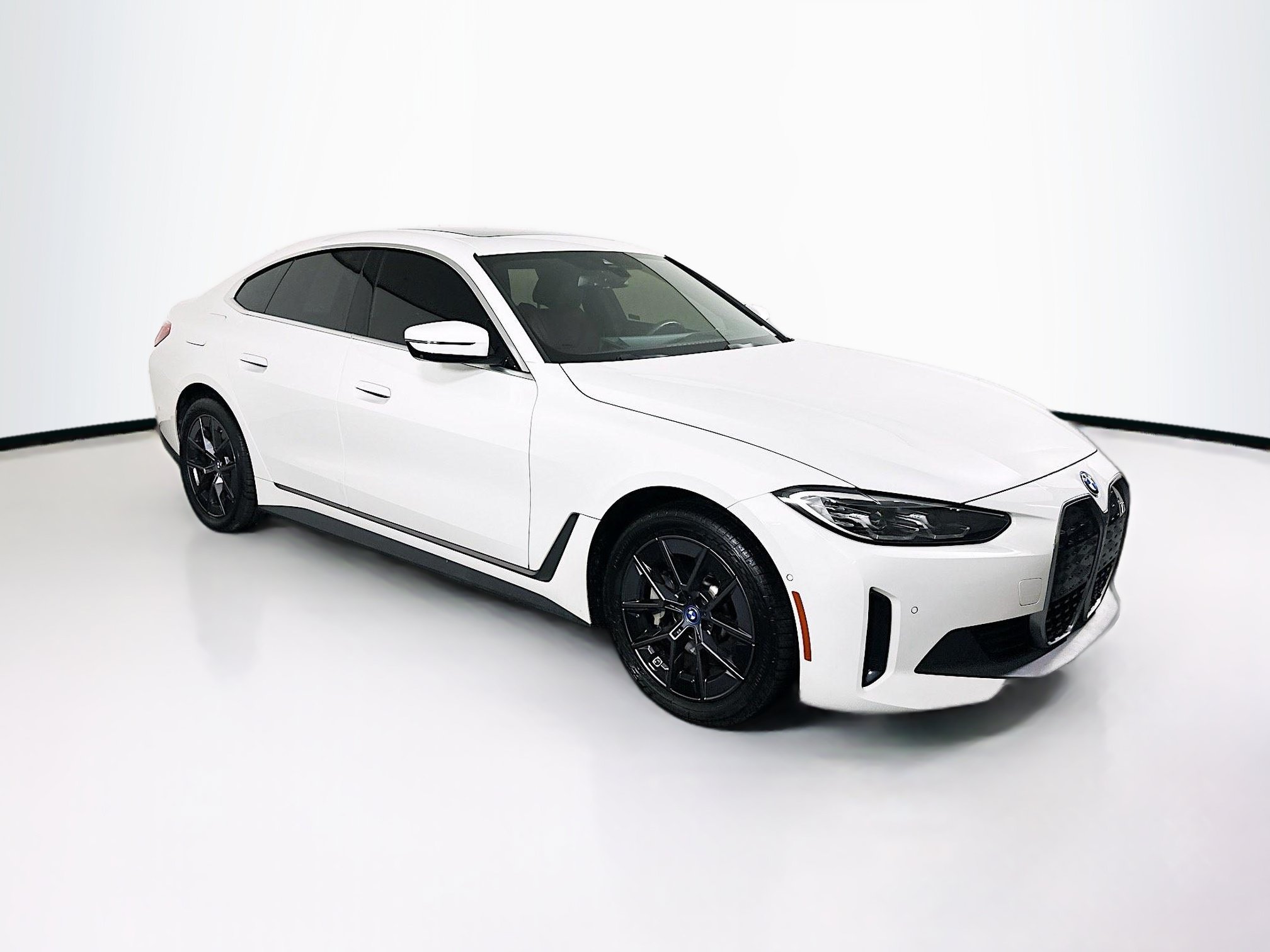 2023 BMW i4 eDrive35's photo