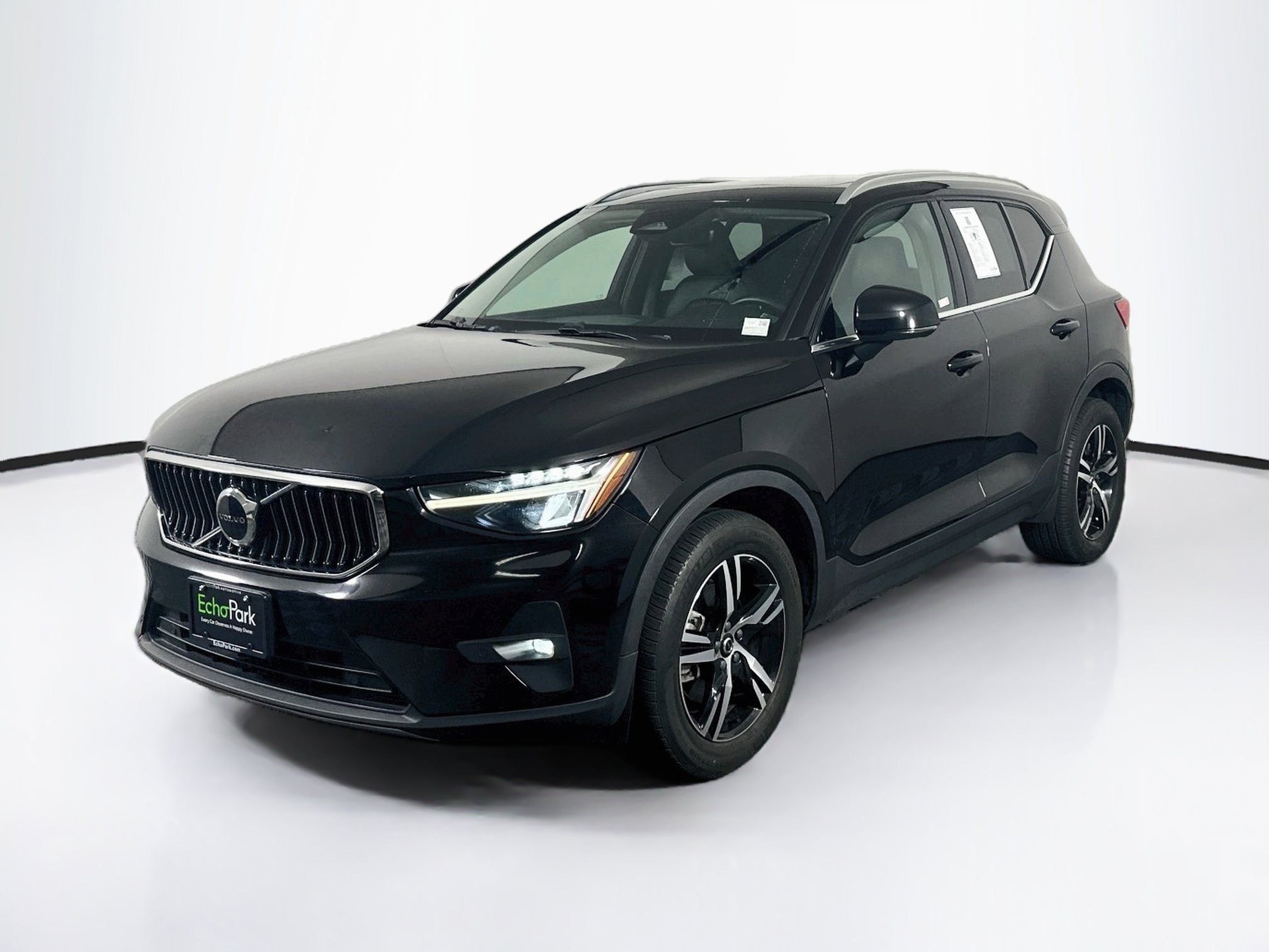 Used 2023 Volvo XC40 Plus Bright Theme B5 AWD Plus Bright Theme