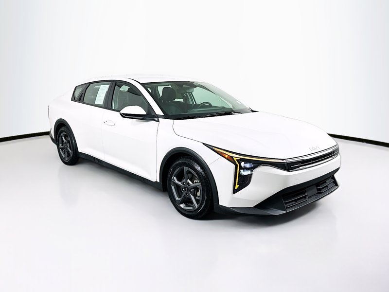 2025 Kia K4 LXS AT's photo
