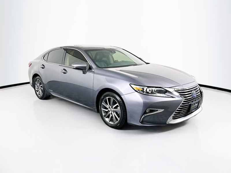 2016 Lexus ES 300h's photo