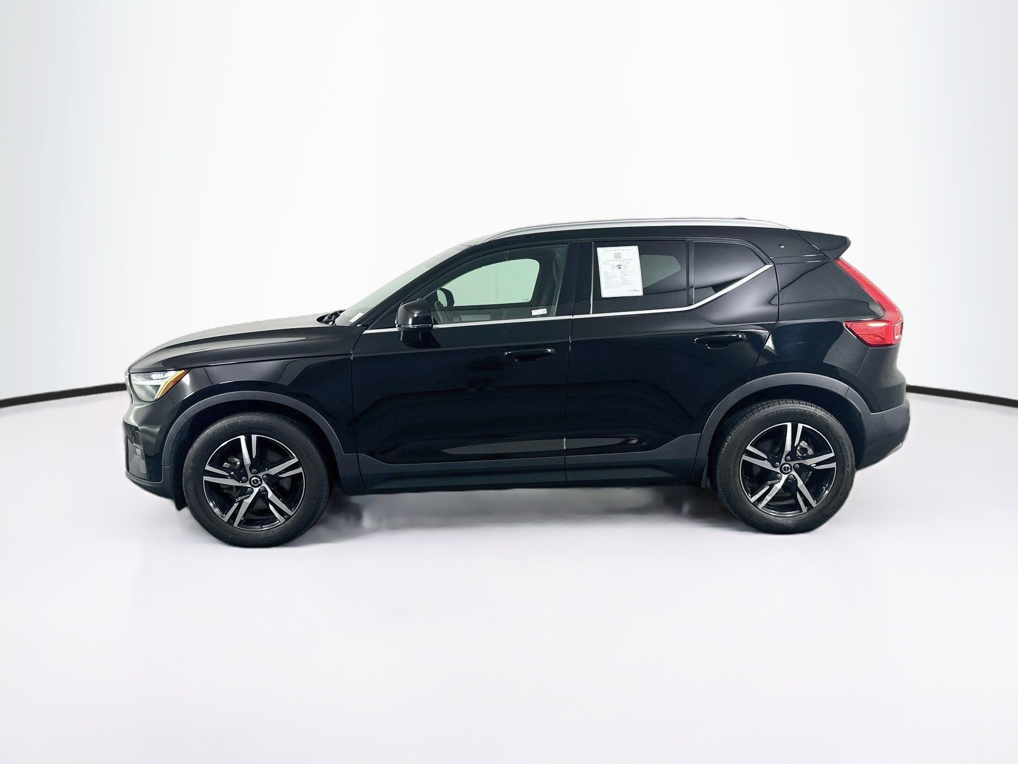 Used 2023 Volvo XC40 Plus Bright Theme B5 AWD Plus Bright Theme