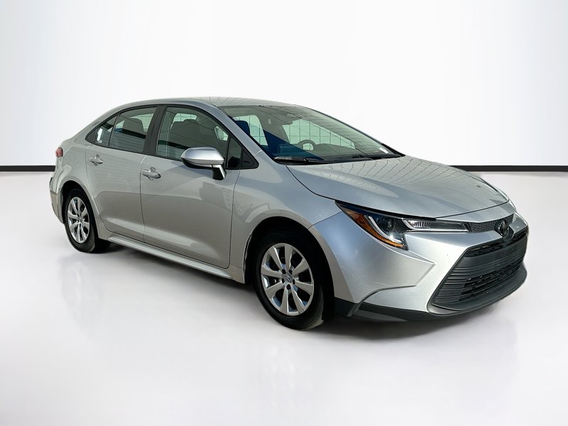 2024 Toyota Corolla LE's photo