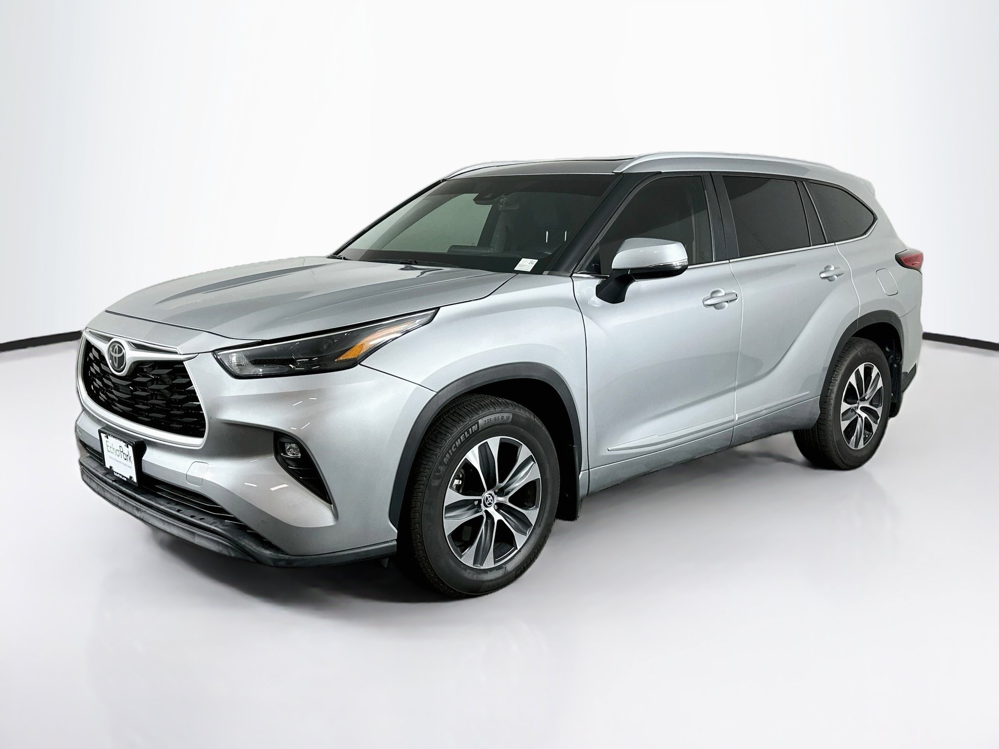 Used 2023 Toyota Highlander XLE XLE FWD