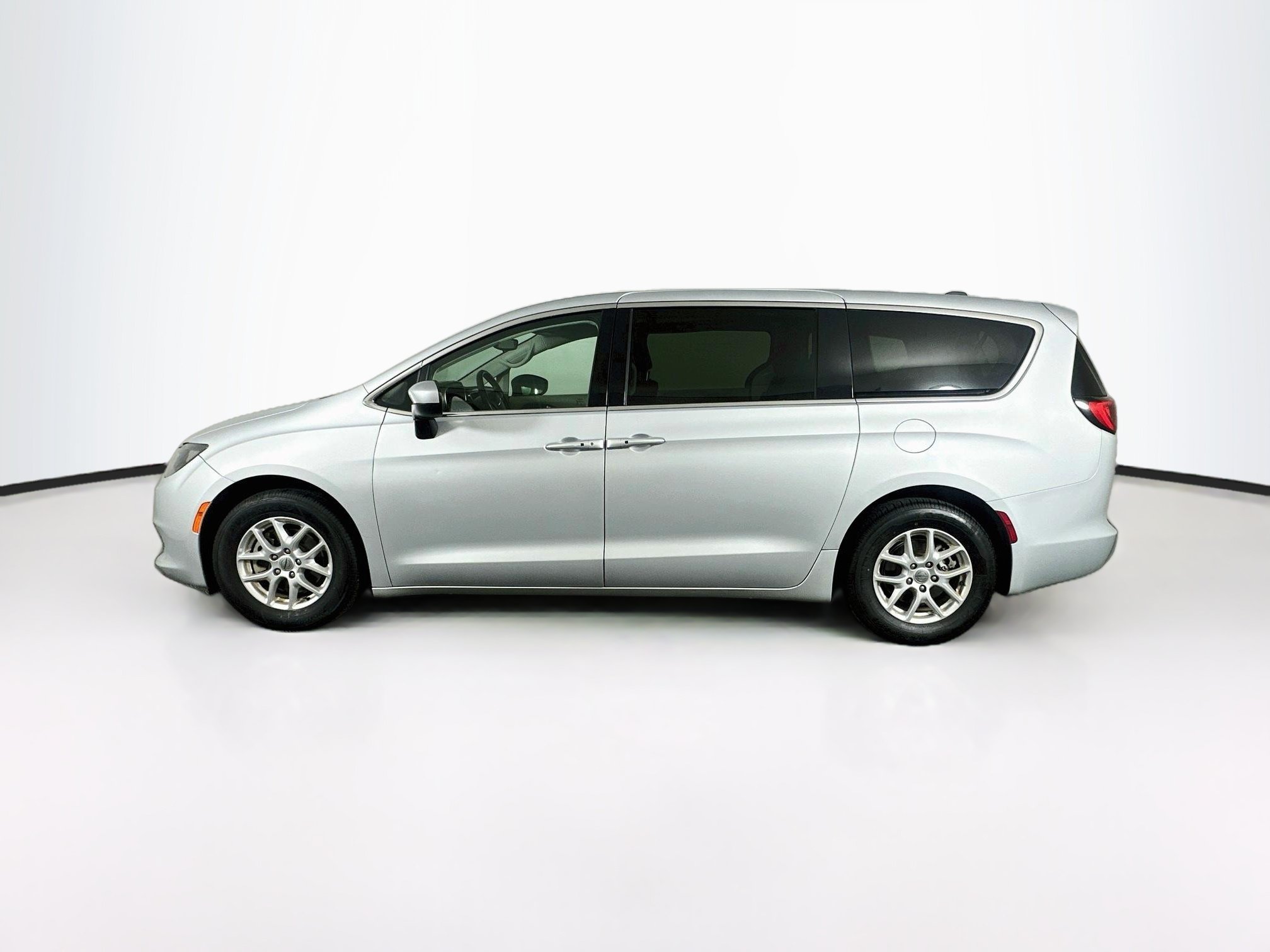 Used 2023 Chrysler Voyager LX LX FWD